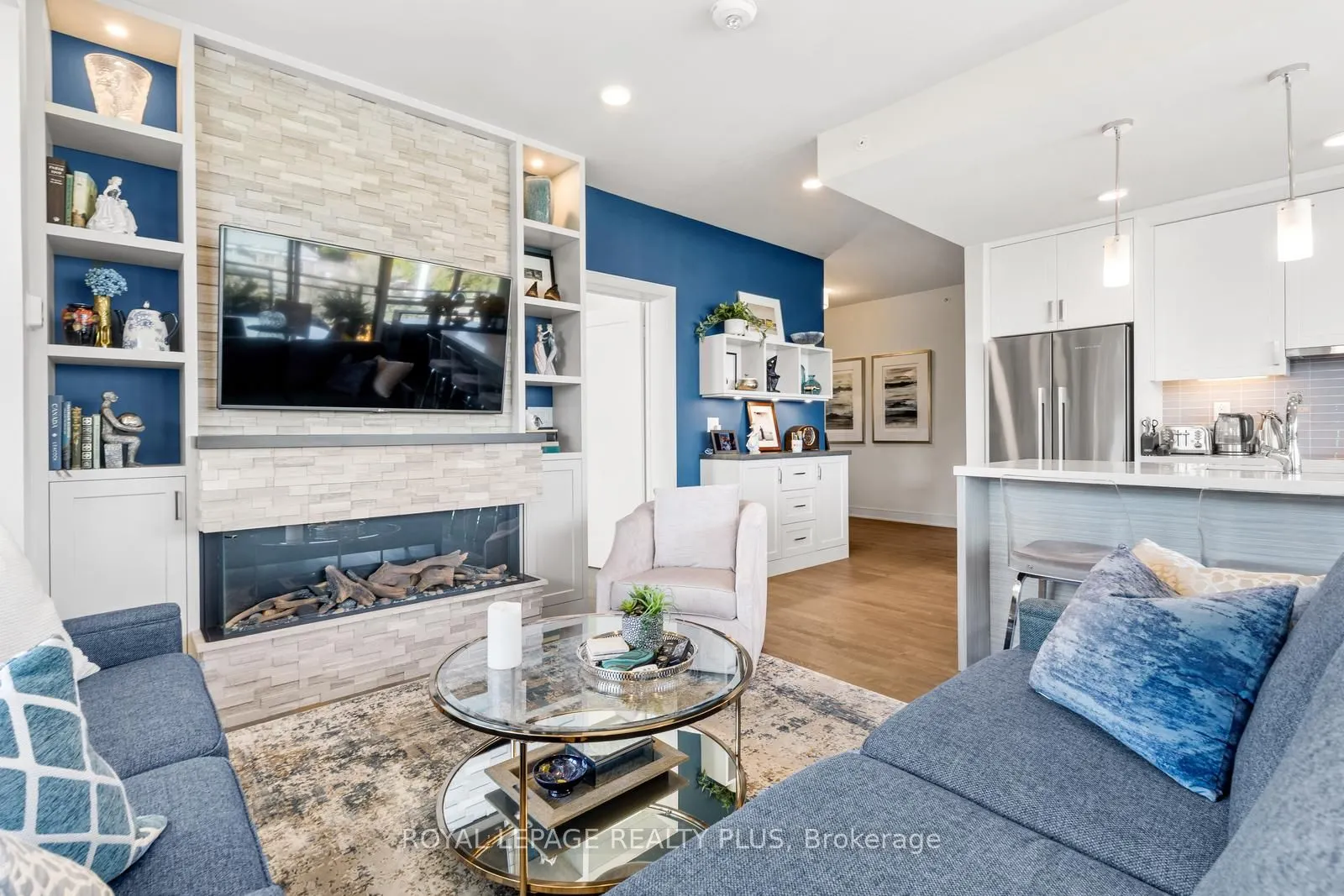 1575 lakeshore Road W, #327