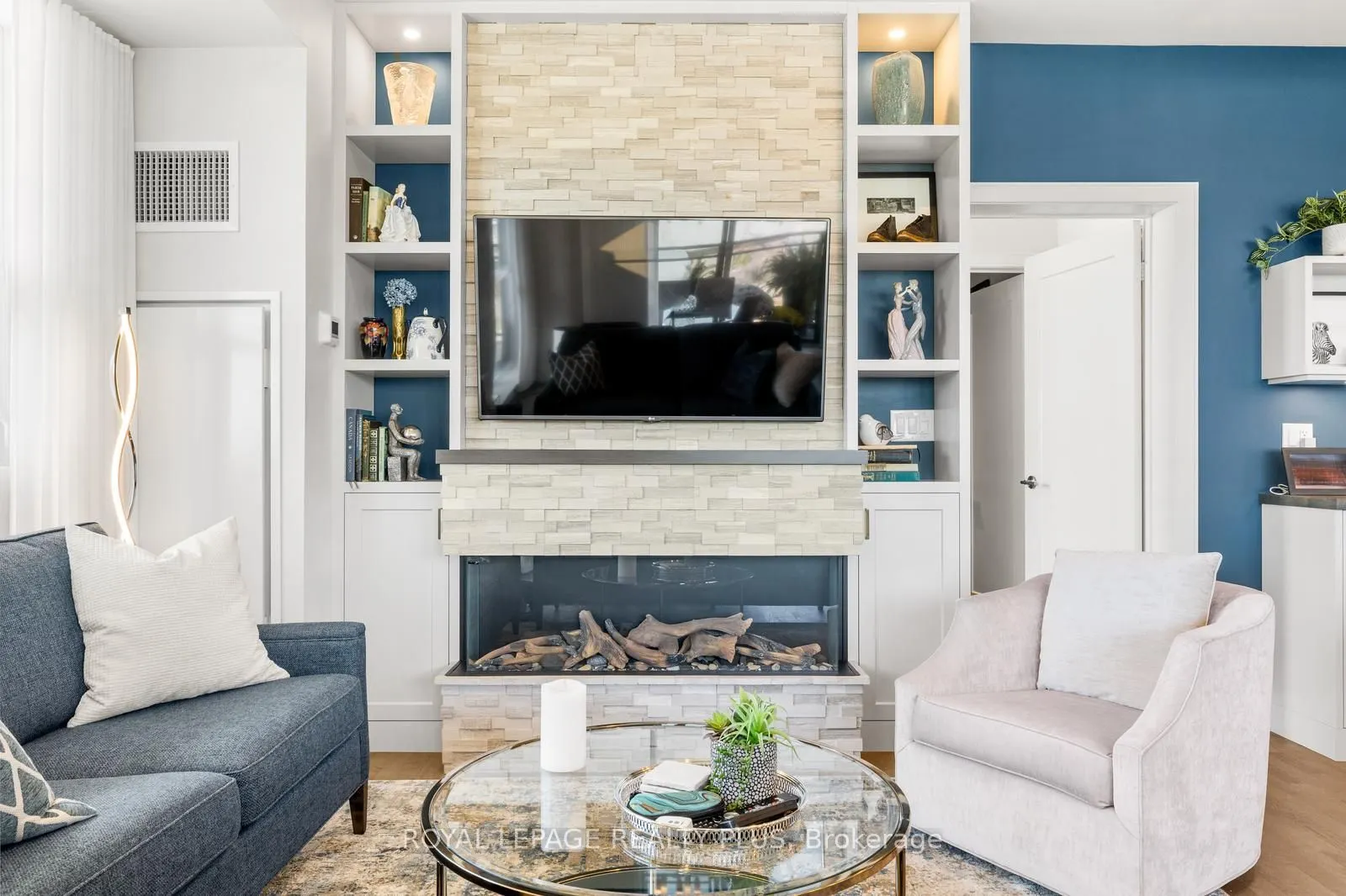 1575 lakeshore Road W, #327