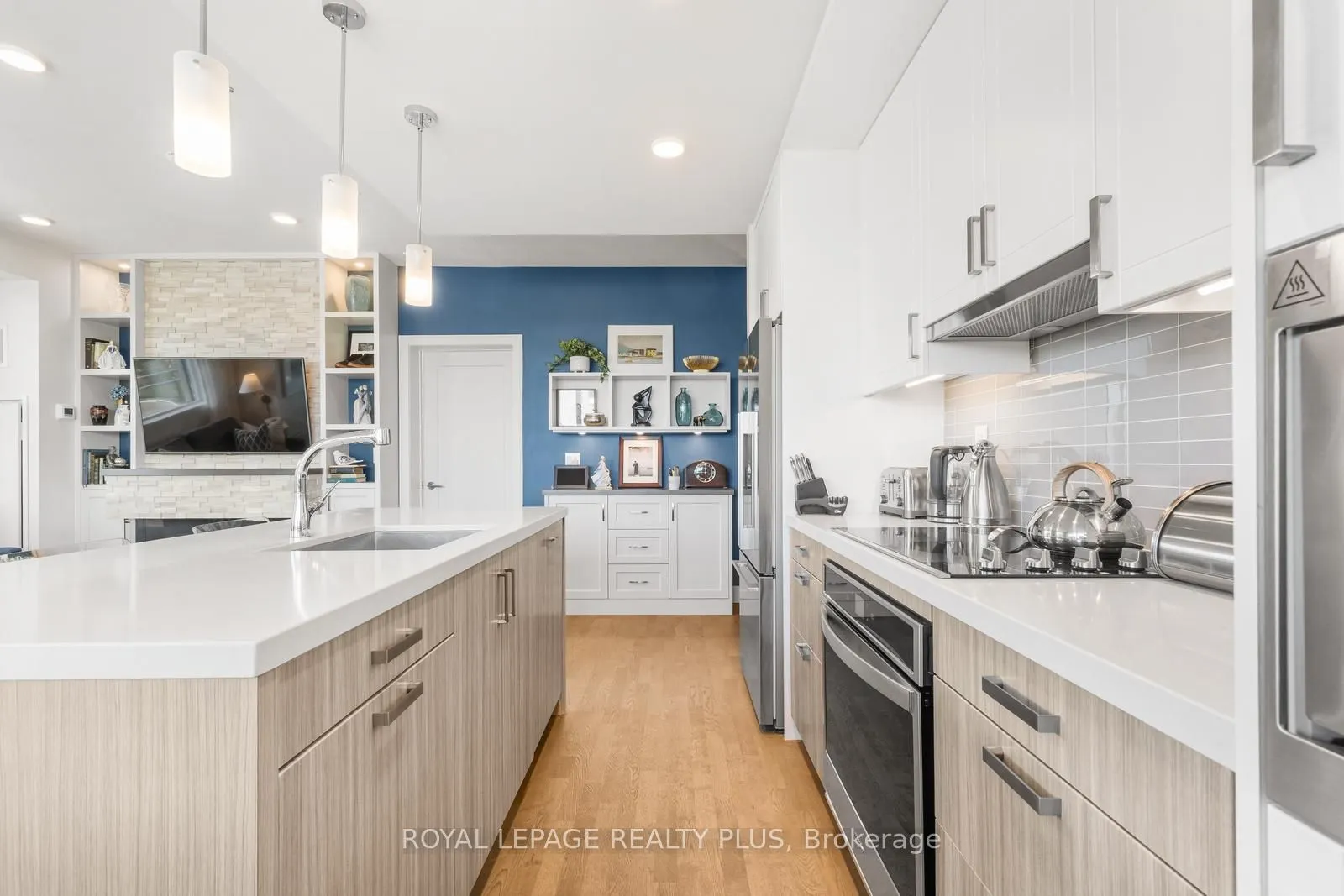 1575 lakeshore Road W, #327