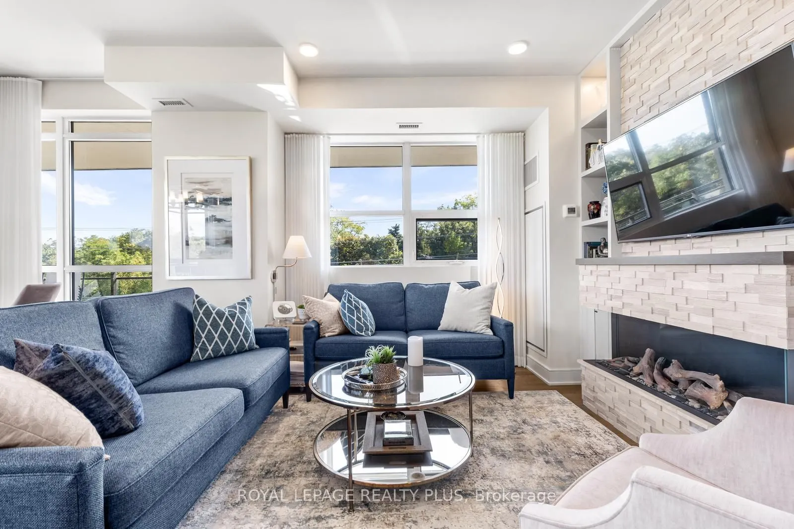 1575 lakeshore Road W, #327