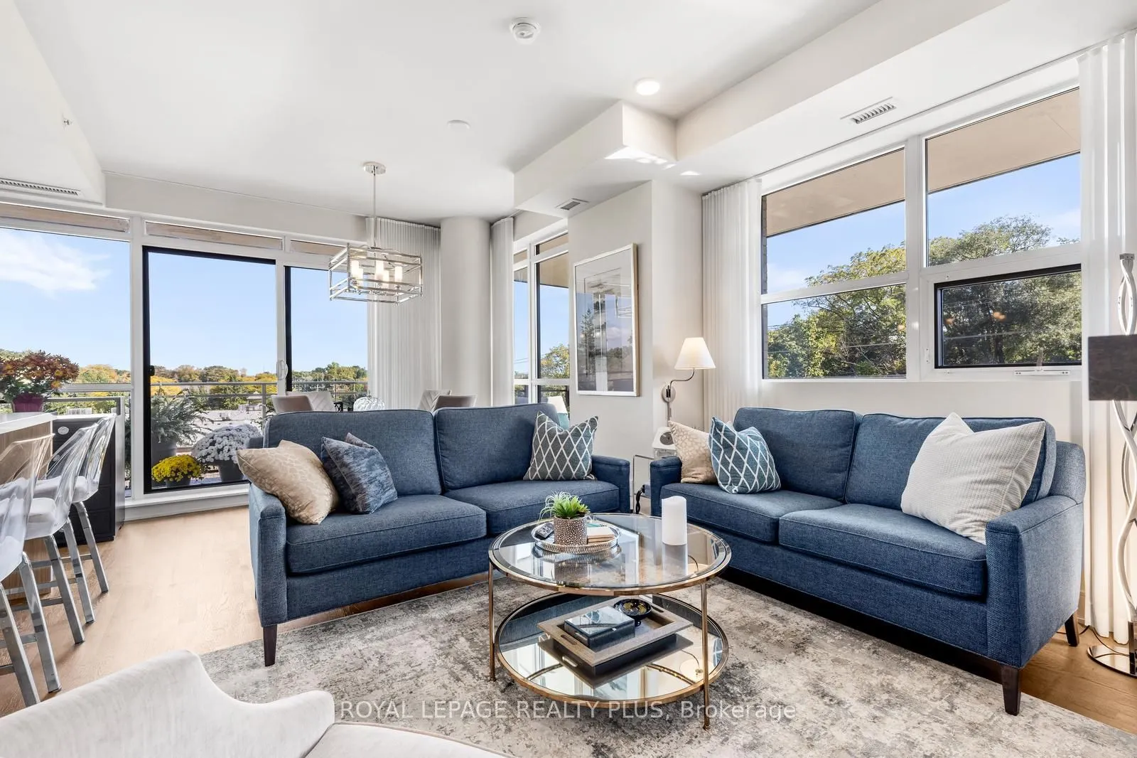 1575 lakeshore Road W, #327