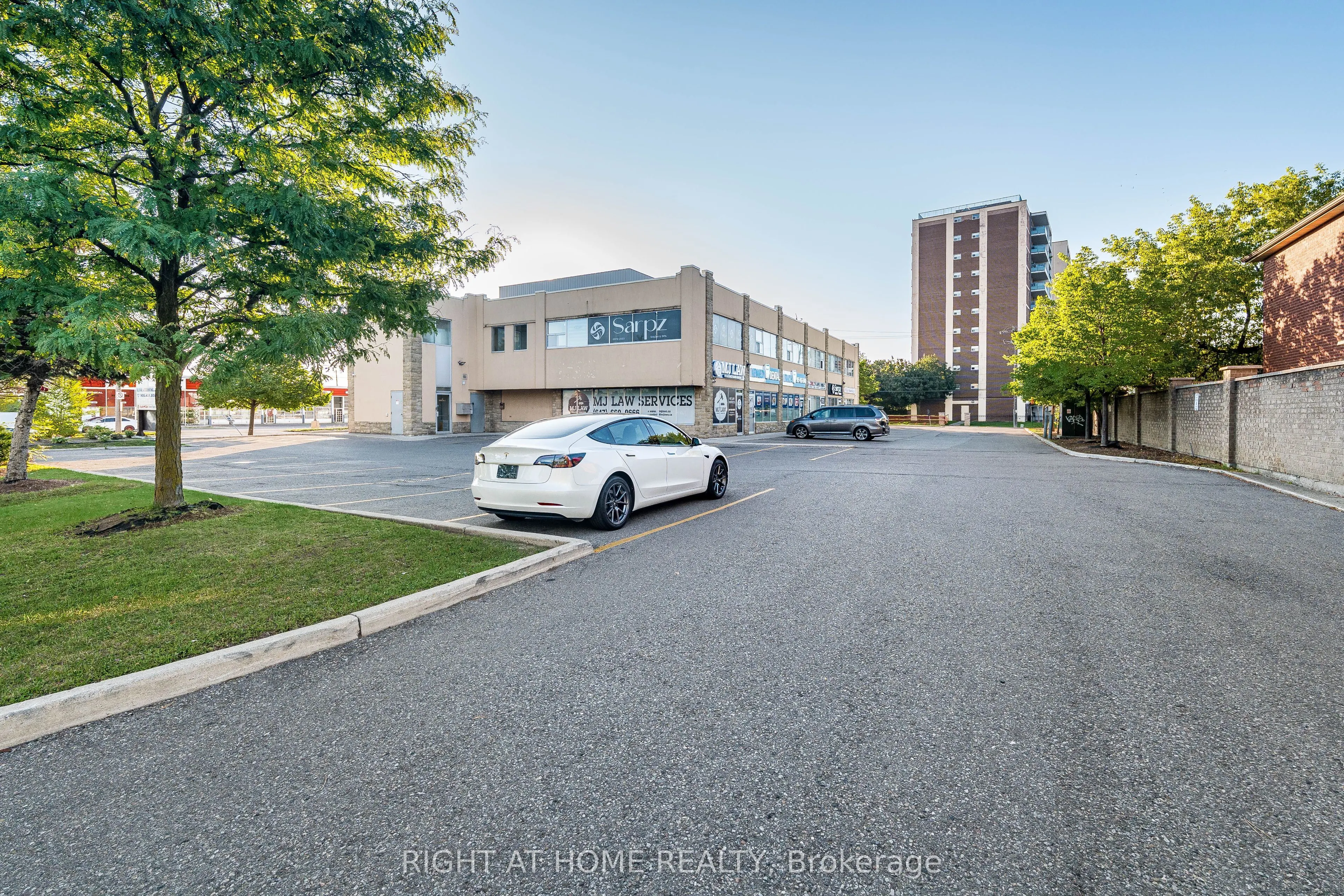 49 Hillcrest Avenue, #104