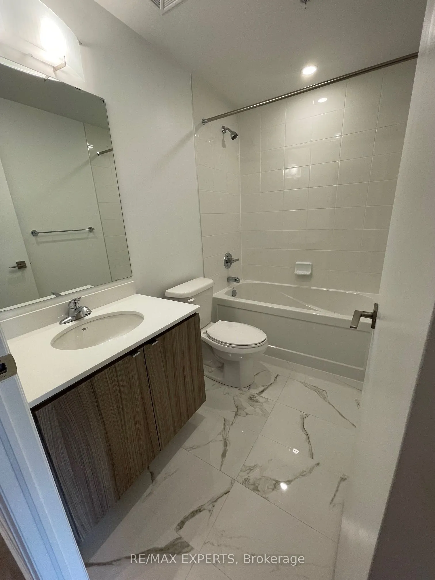 408 Browns Line, #209