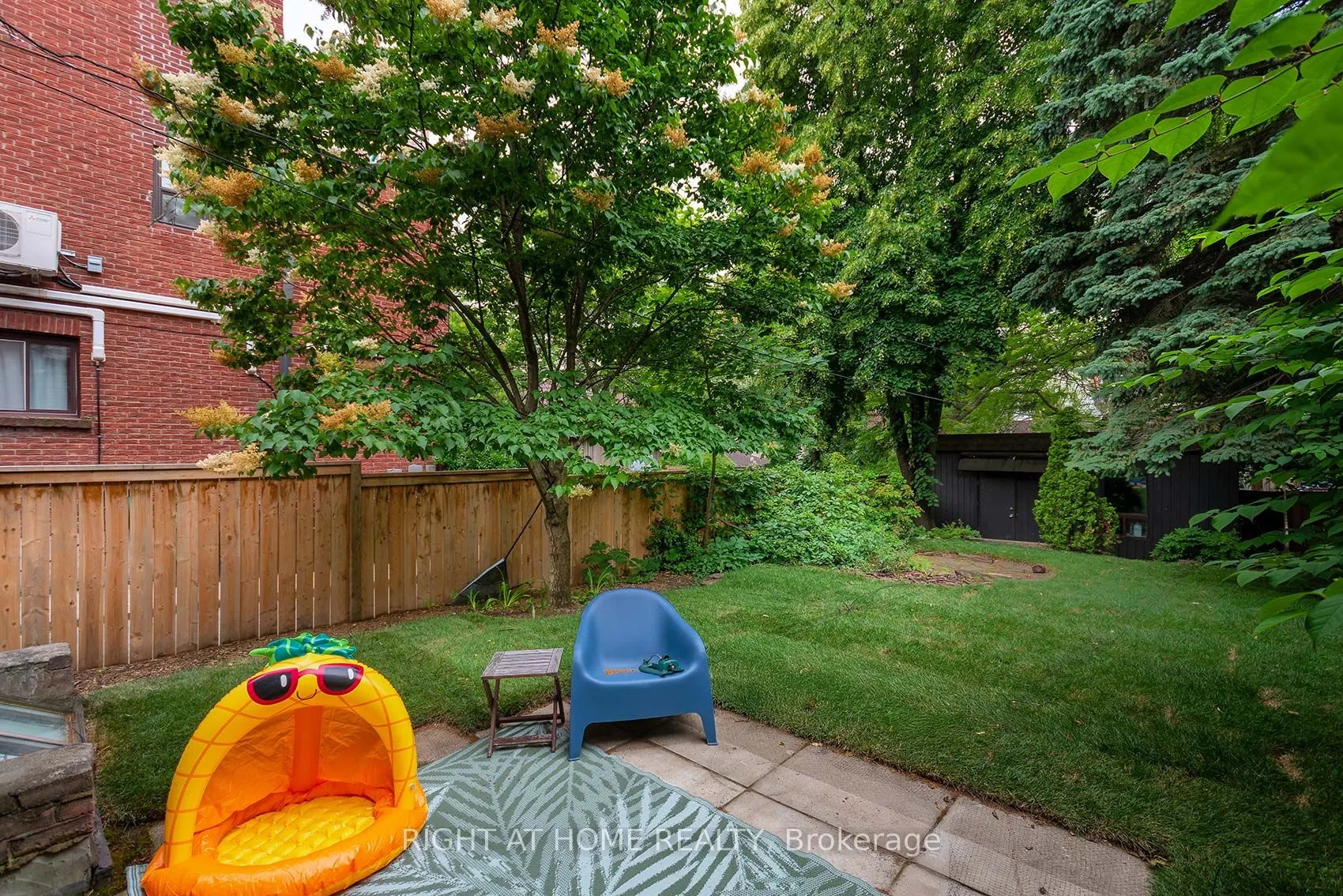 164 Quebec Avenue, #A