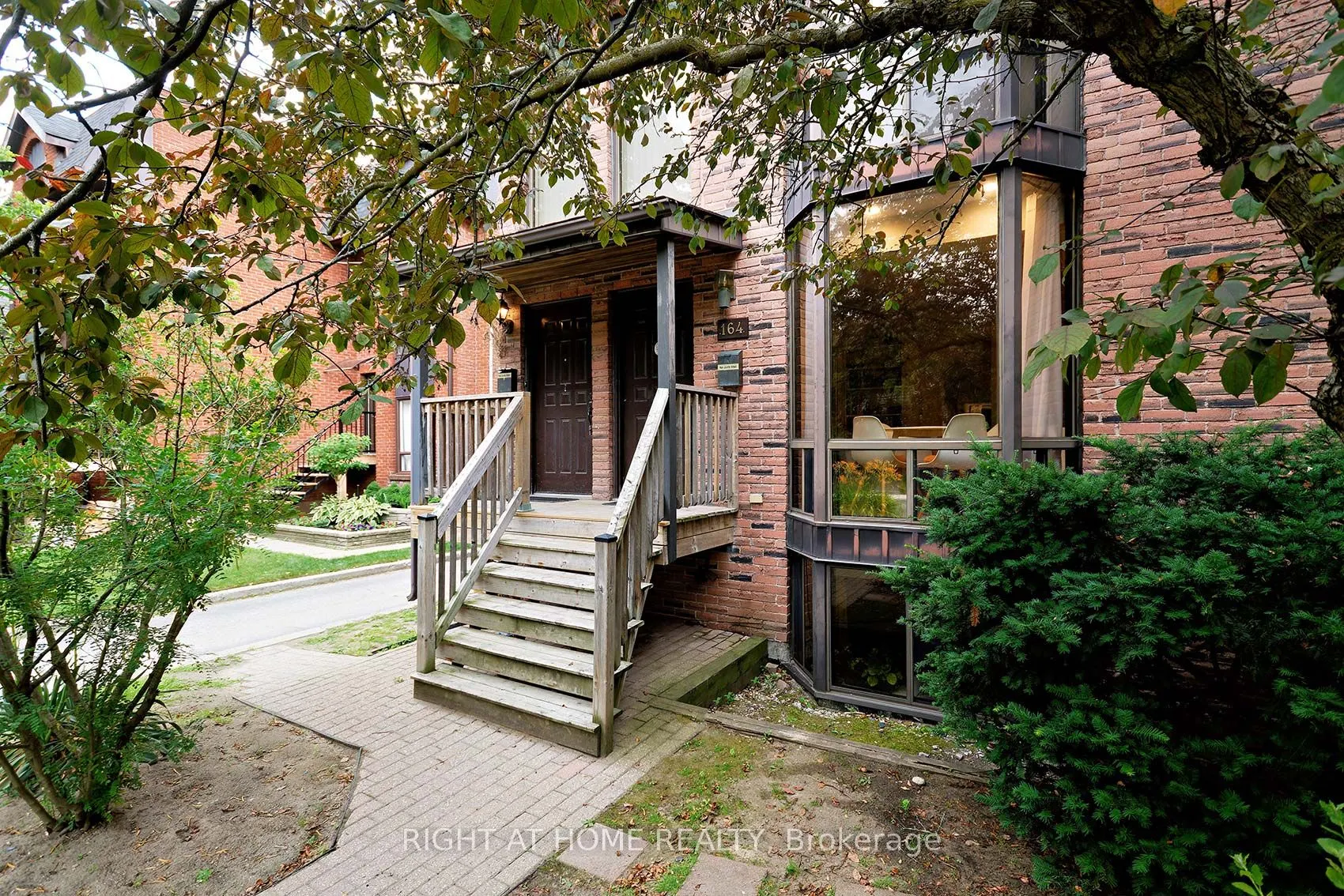 164 Quebec Avenue, #A
