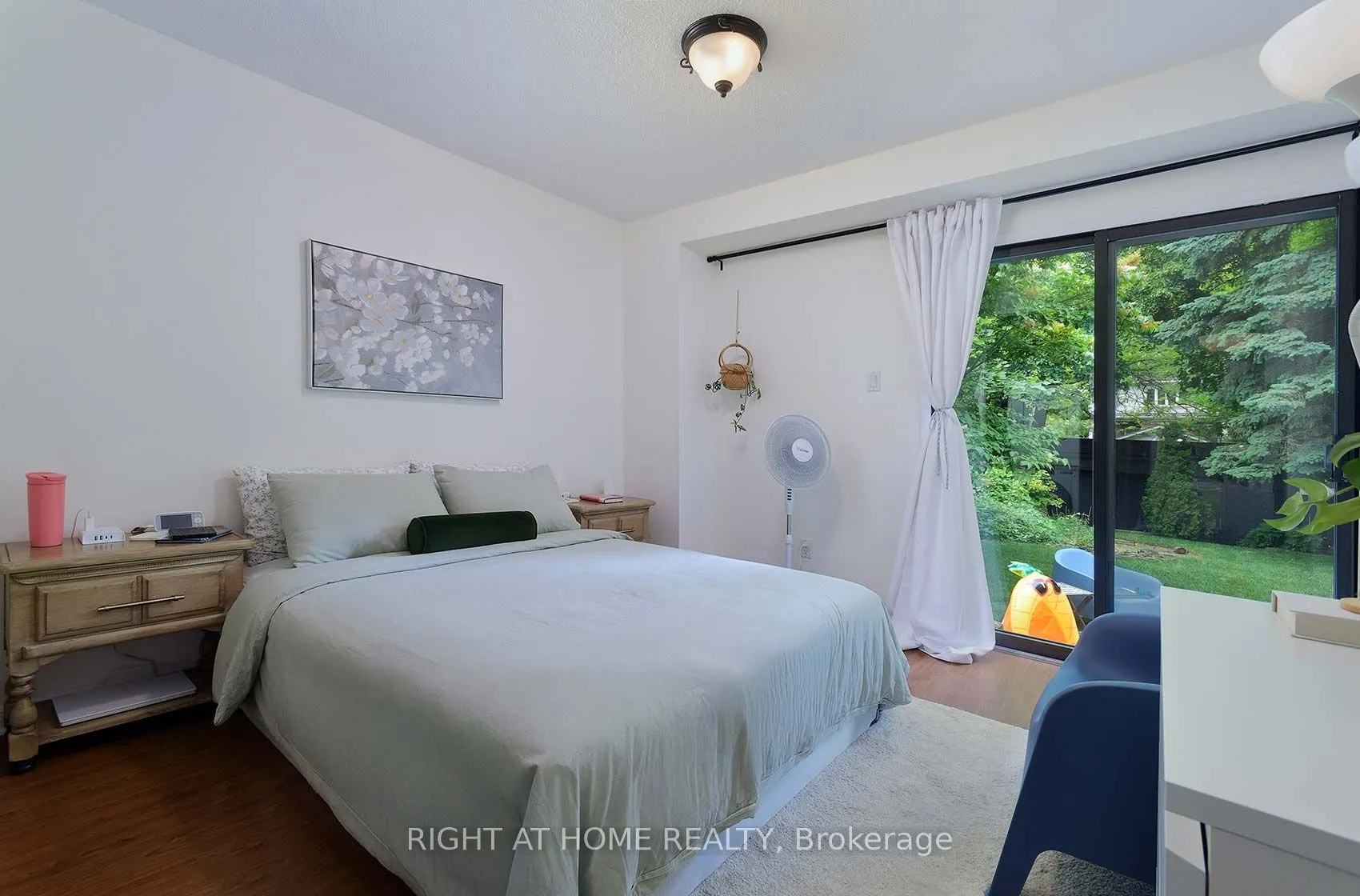 164 Quebec Avenue, #A