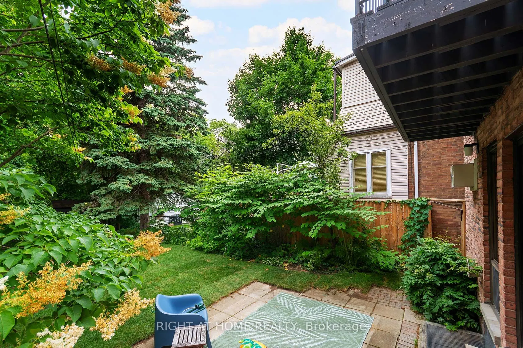 164 Quebec Avenue, #A