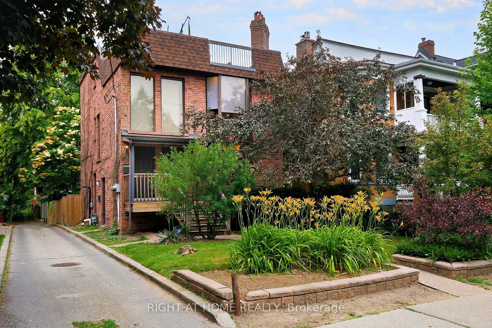 164 Quebec Avenue, #C