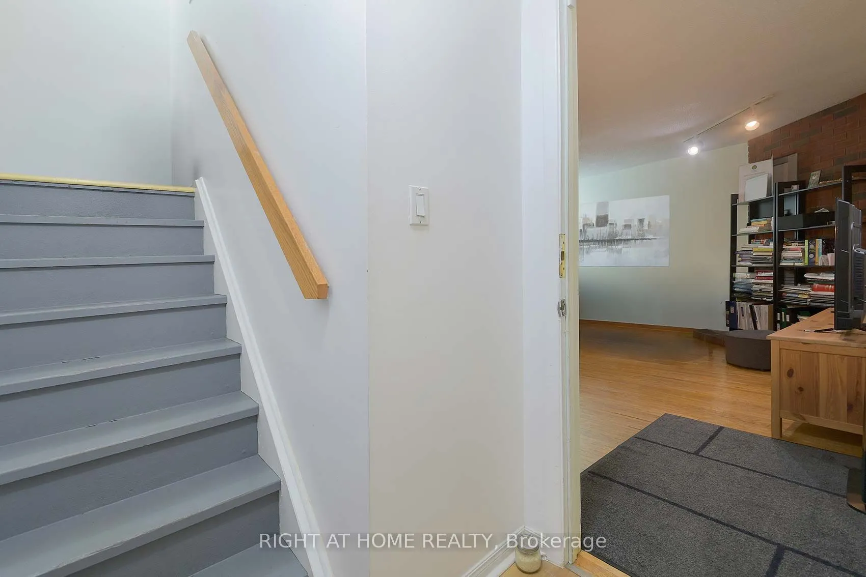 164 Quebec Avenue, #C