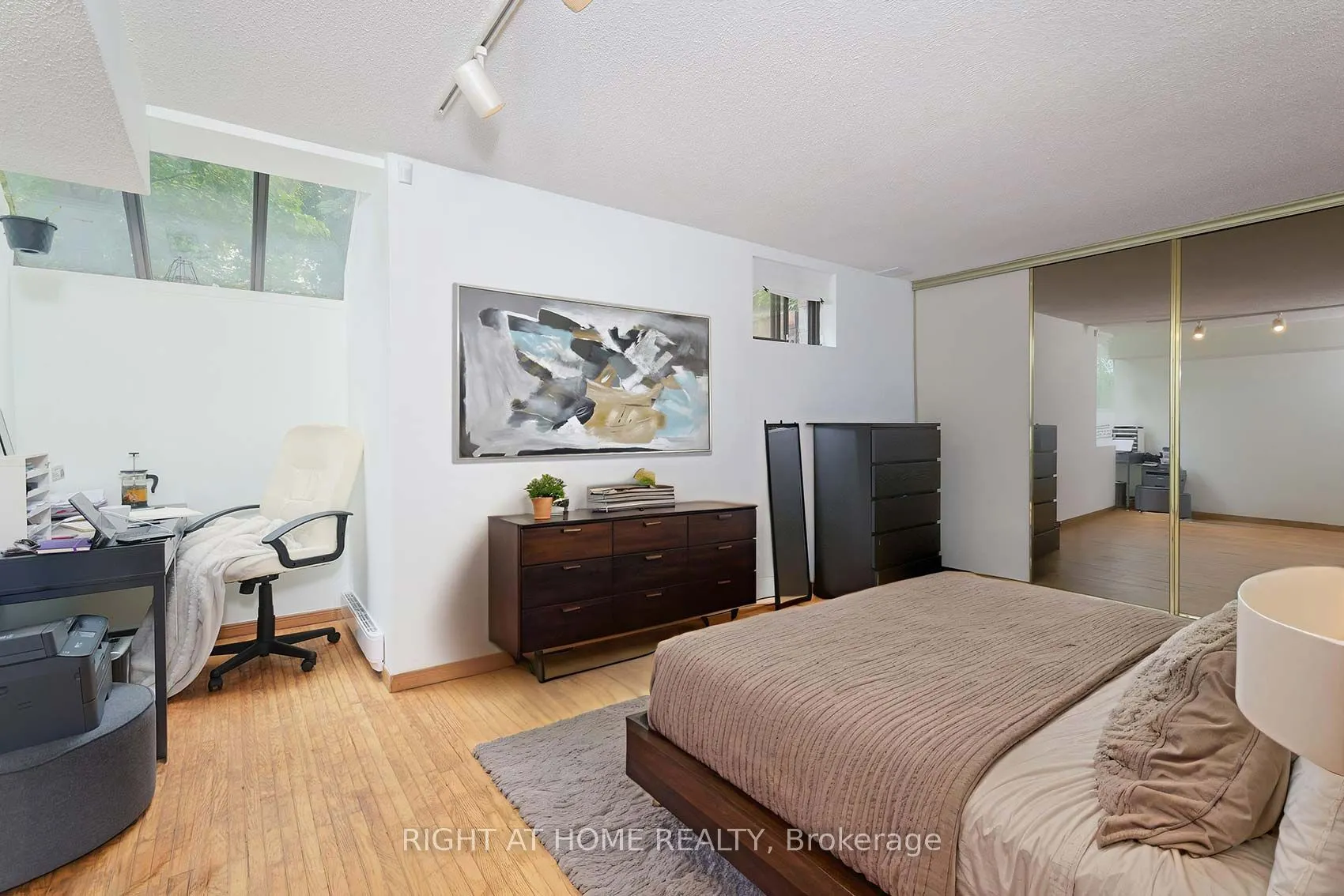 164 Quebec Avenue, #C