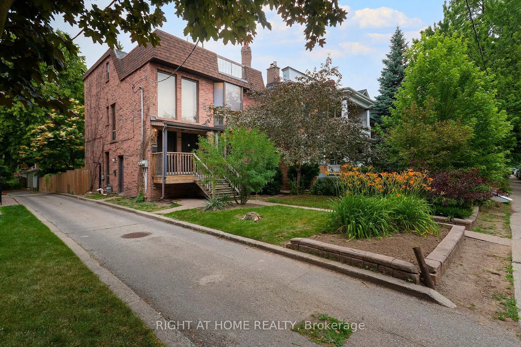 164 Quebec Avenue, #C