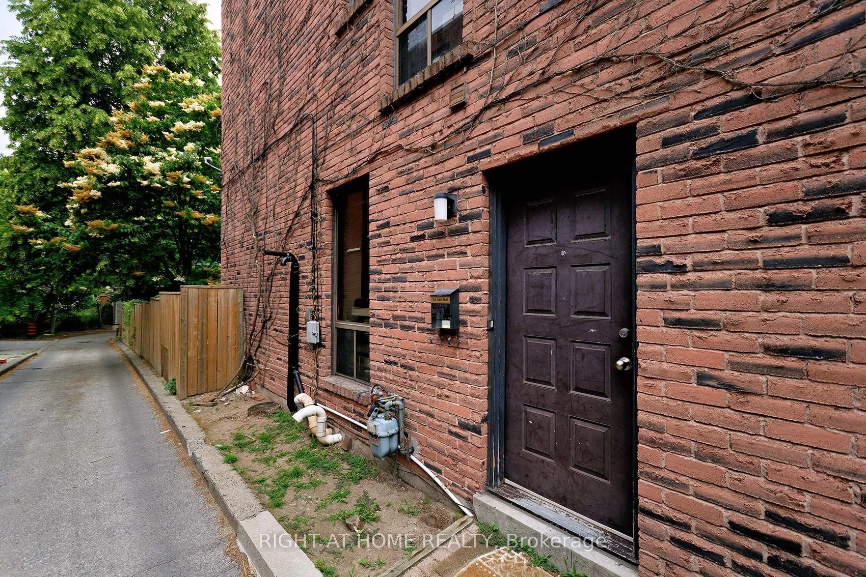 164 Quebec Avenue, #C