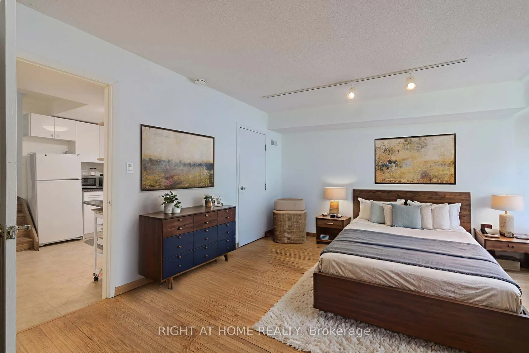 164 Quebec Avenue, #C