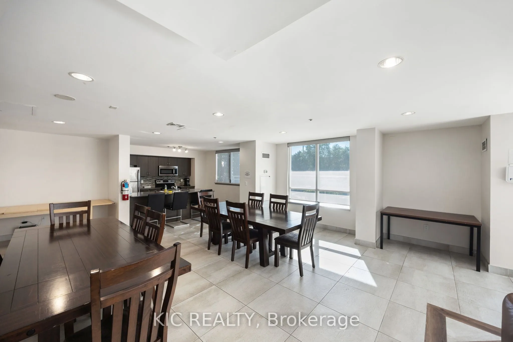 812 Lansdowne Avenue, #901