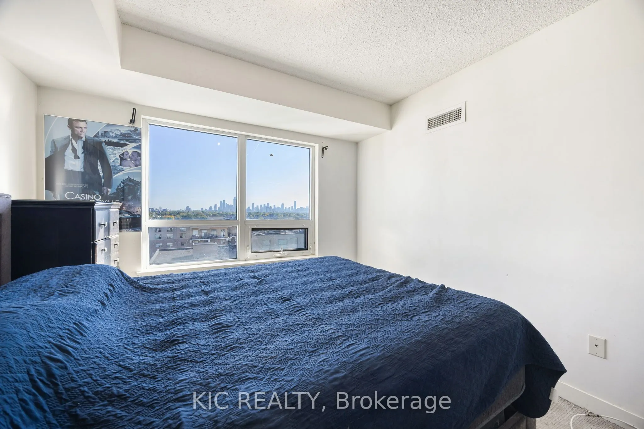 812 Lansdowne Avenue, #901