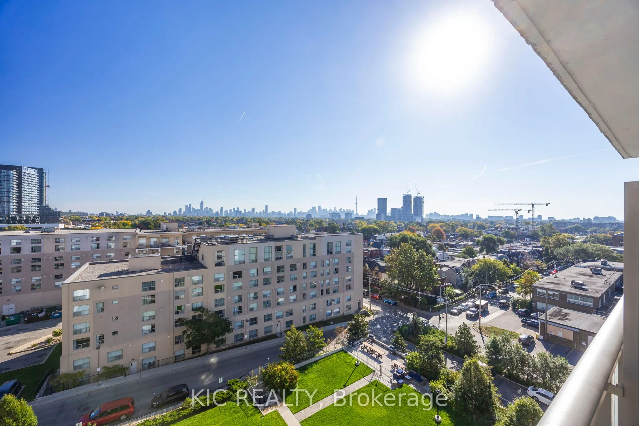 812 Lansdowne Avenue, #901