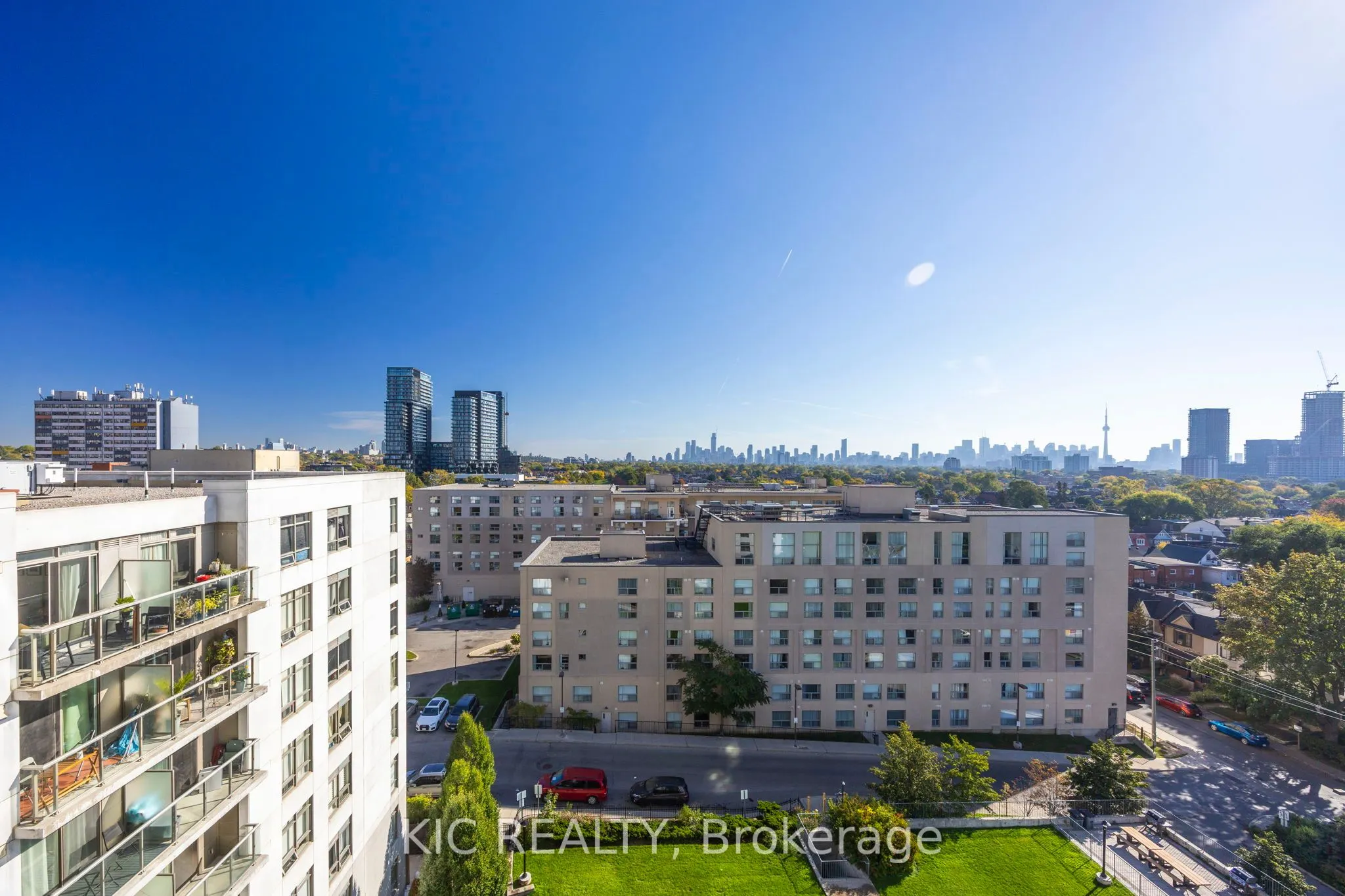 812 Lansdowne Avenue, #901
