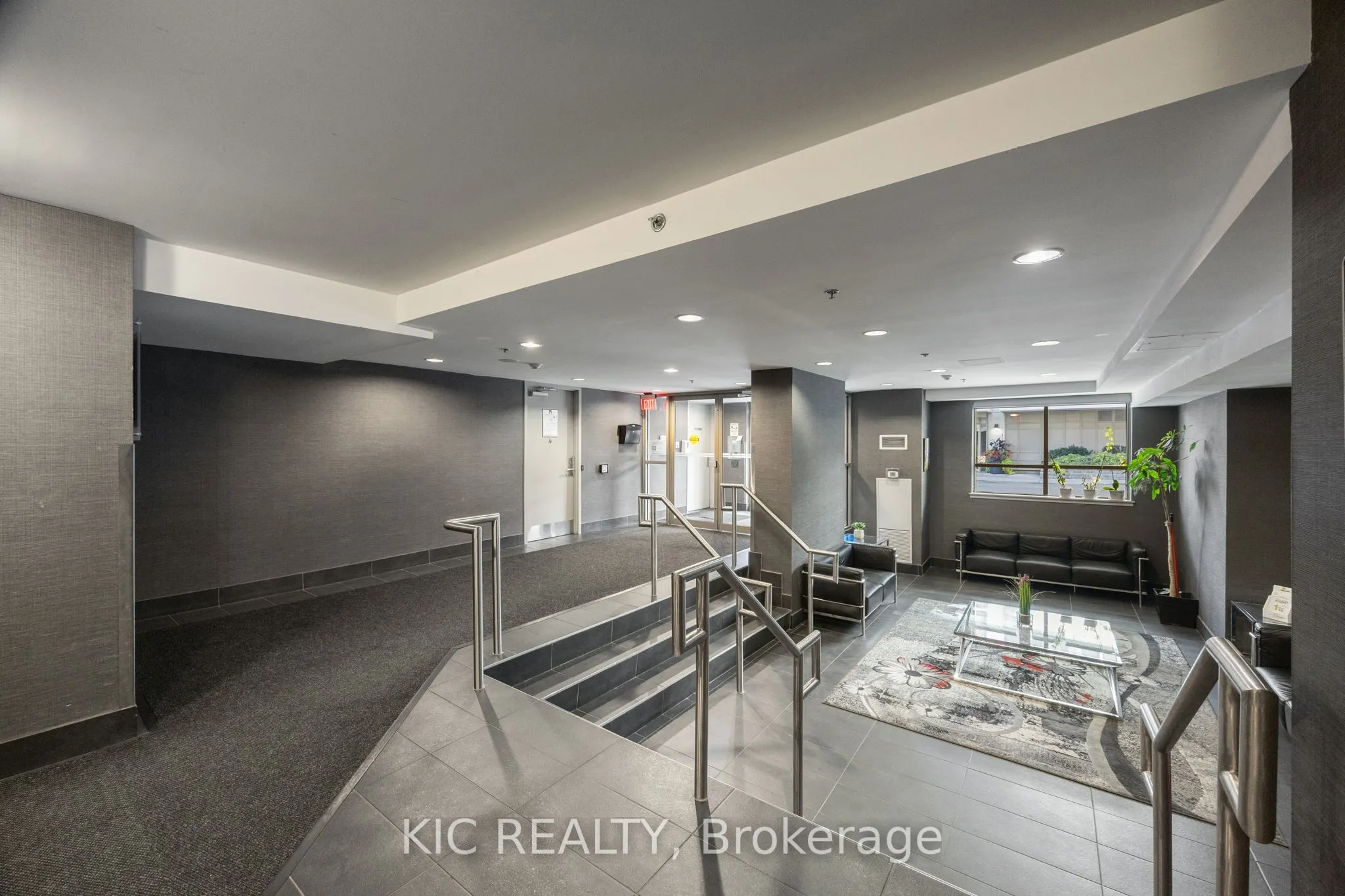 812 Lansdowne Avenue, #901