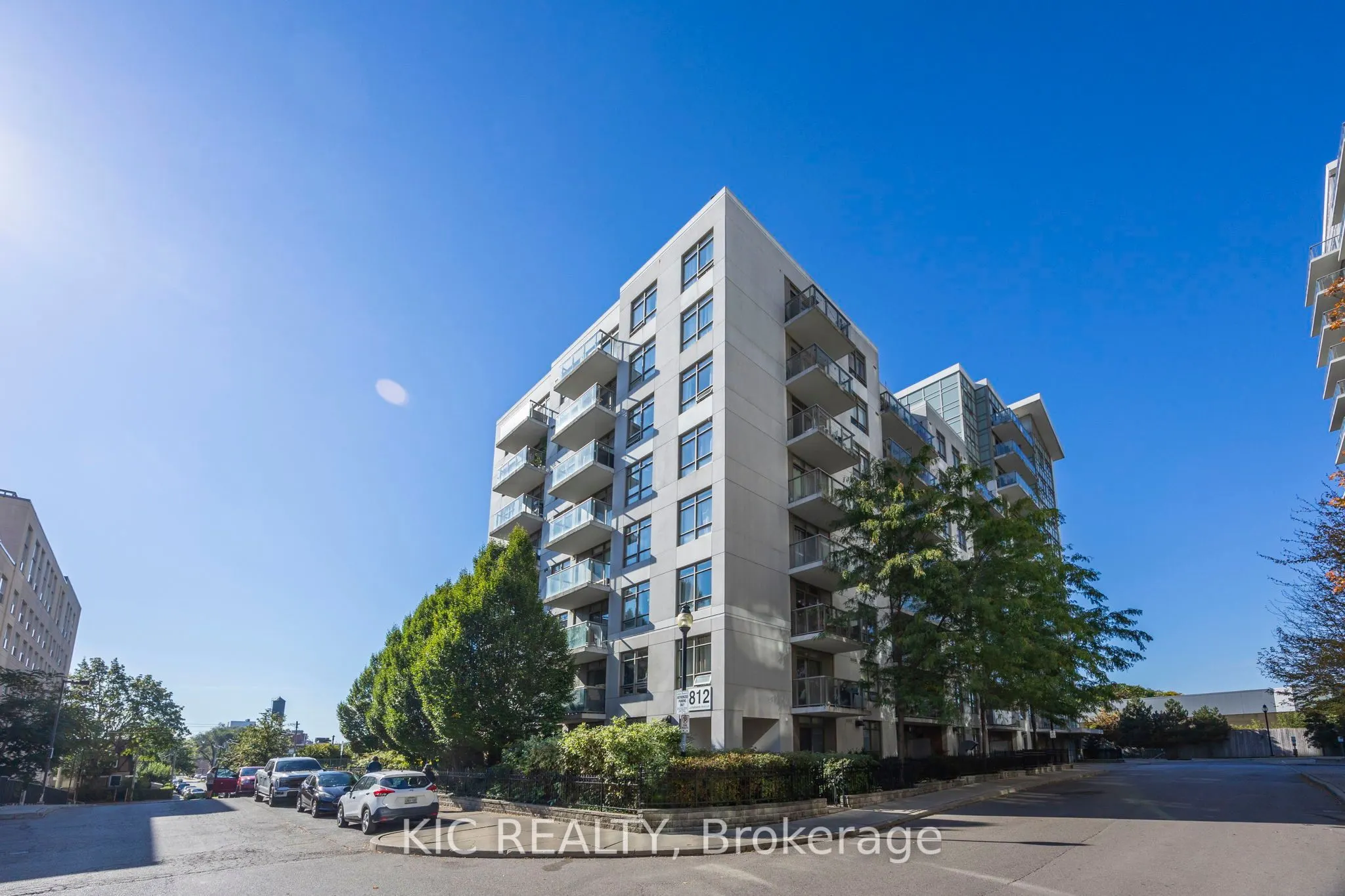 812 Lansdowne Avenue, #901