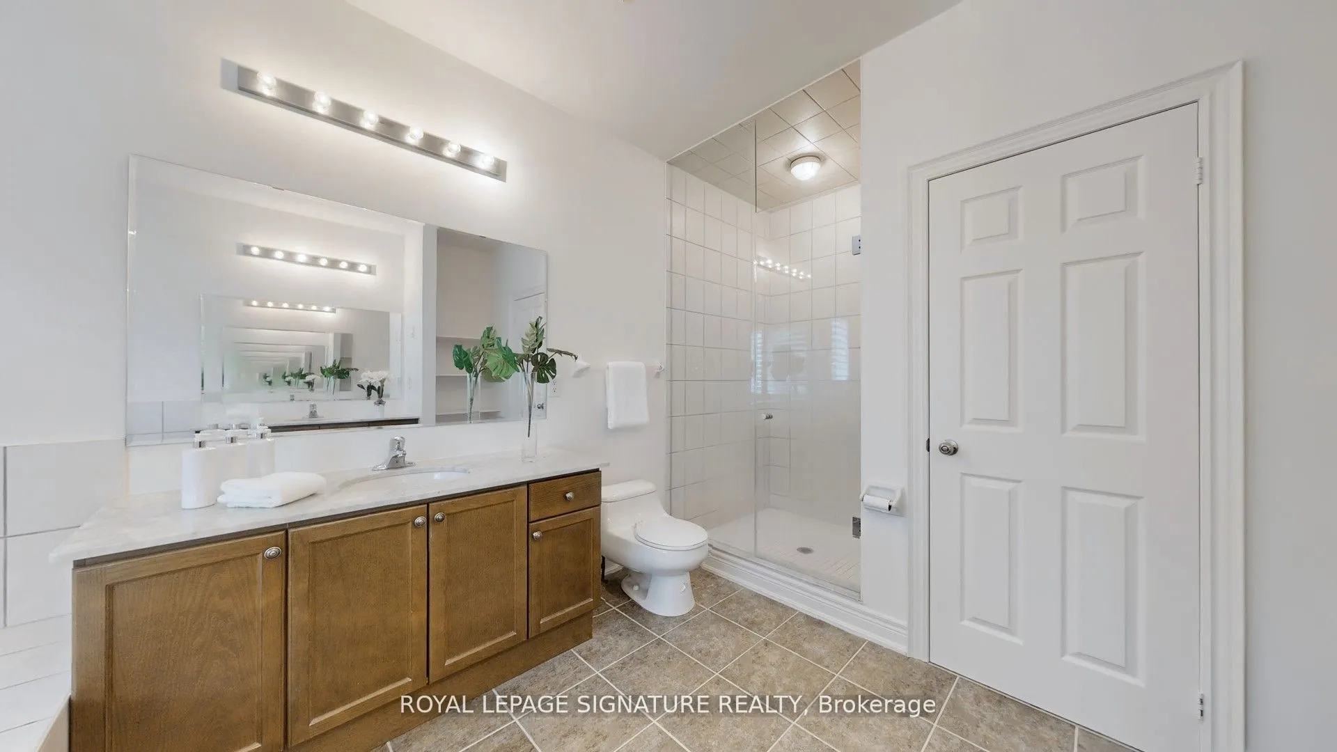 2238 Lyndhurst Drive