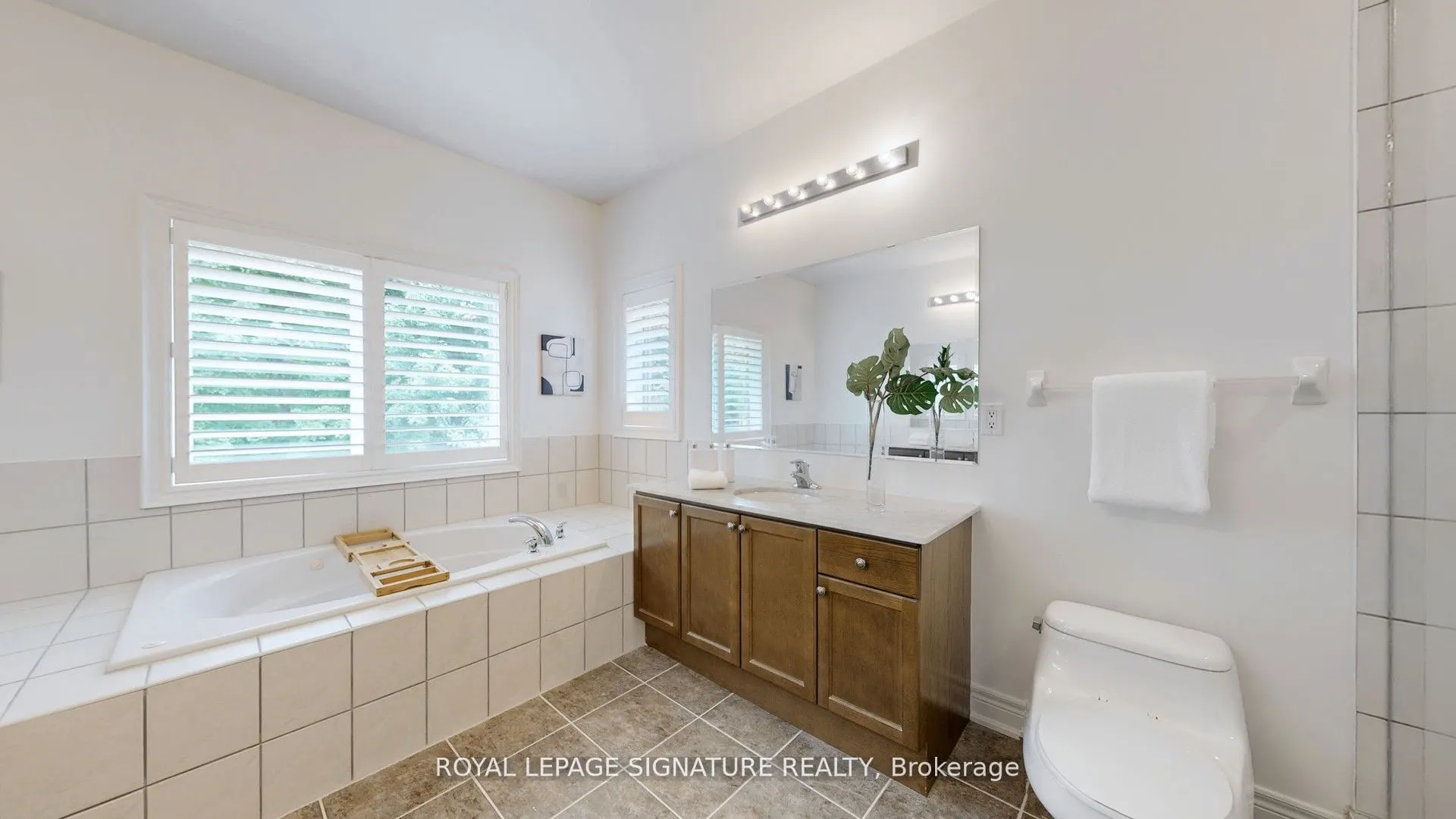 2238 Lyndhurst Drive
