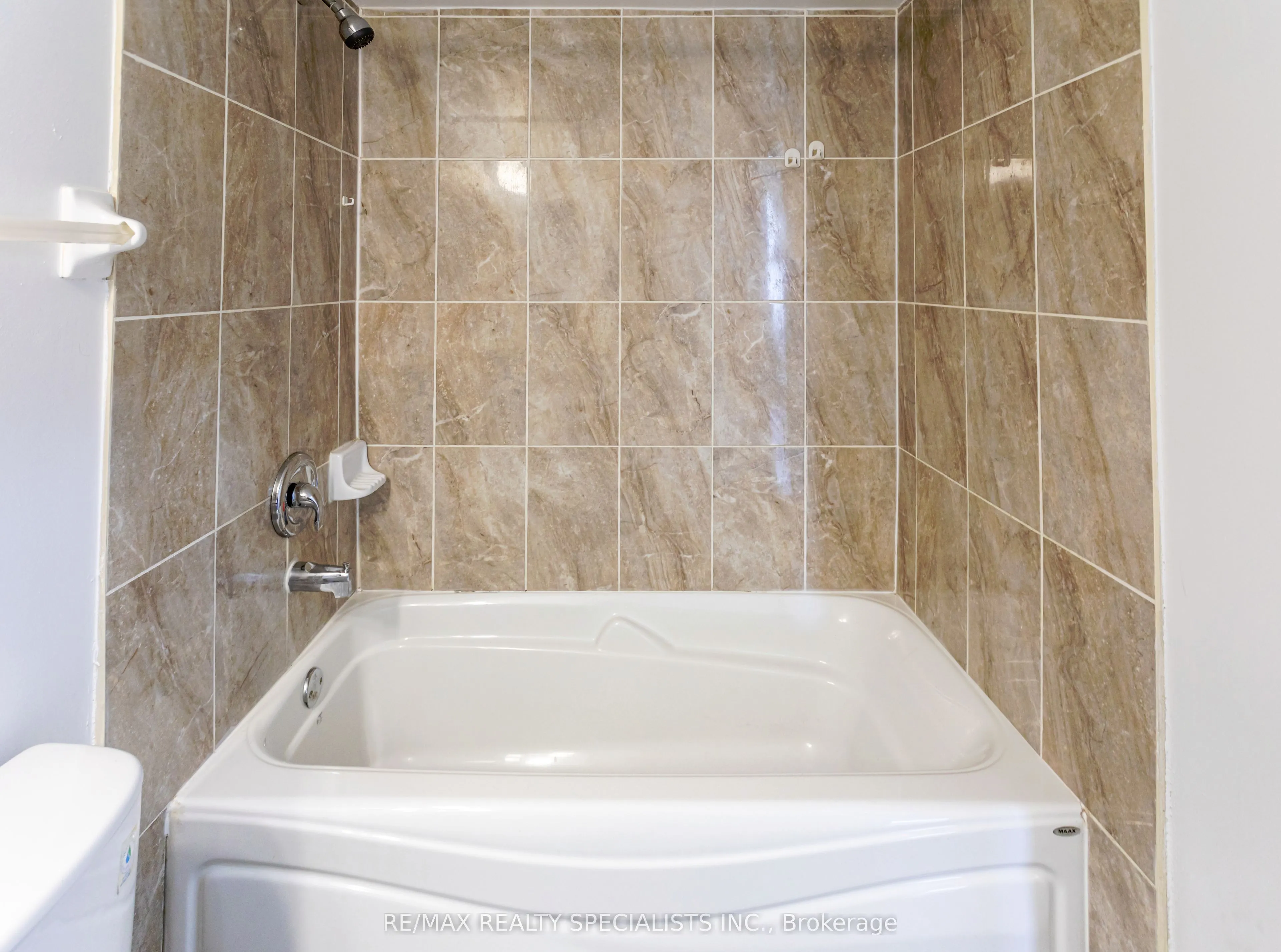 135 Hillcrest Avenue, #1211
