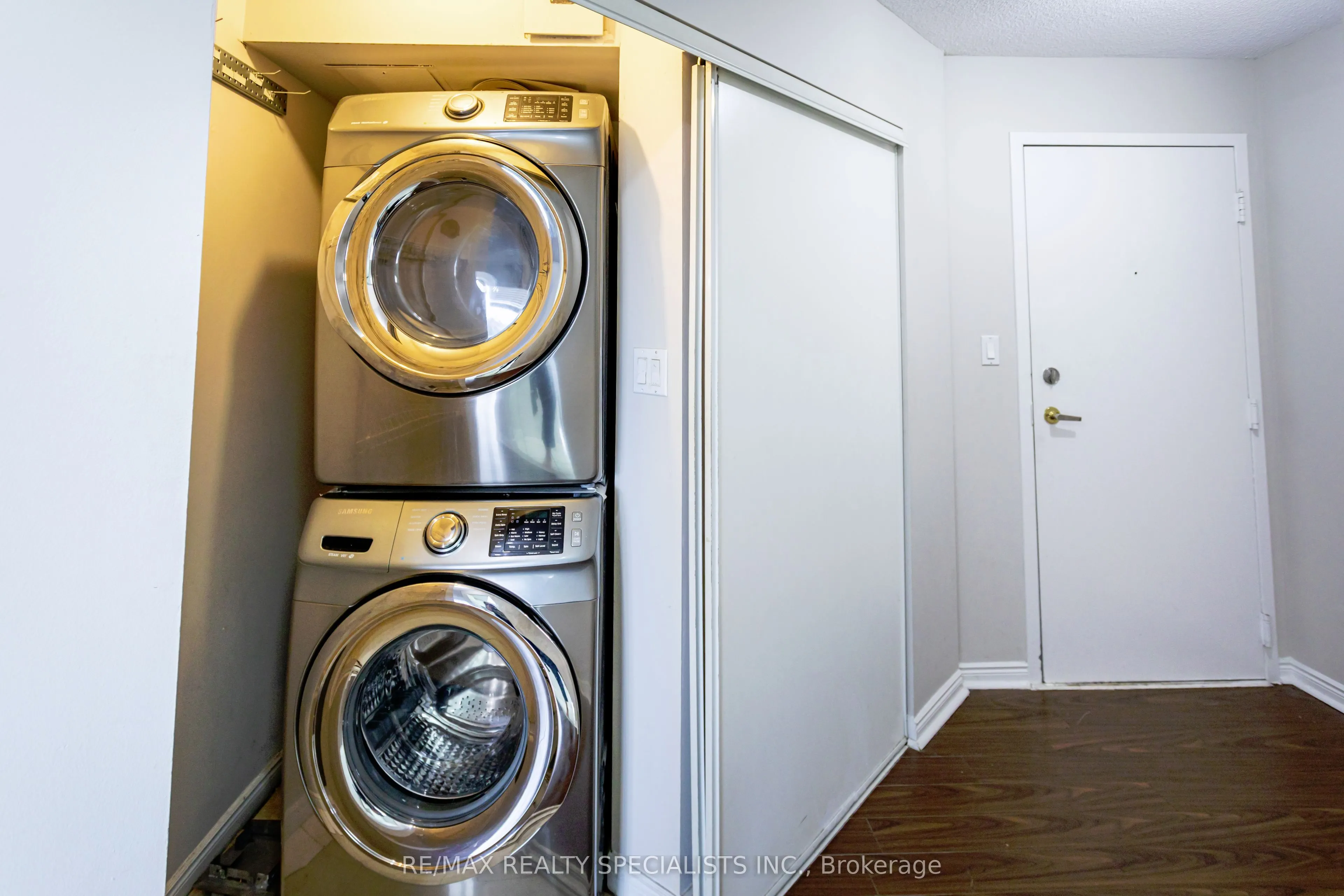 135 Hillcrest Avenue, #1211