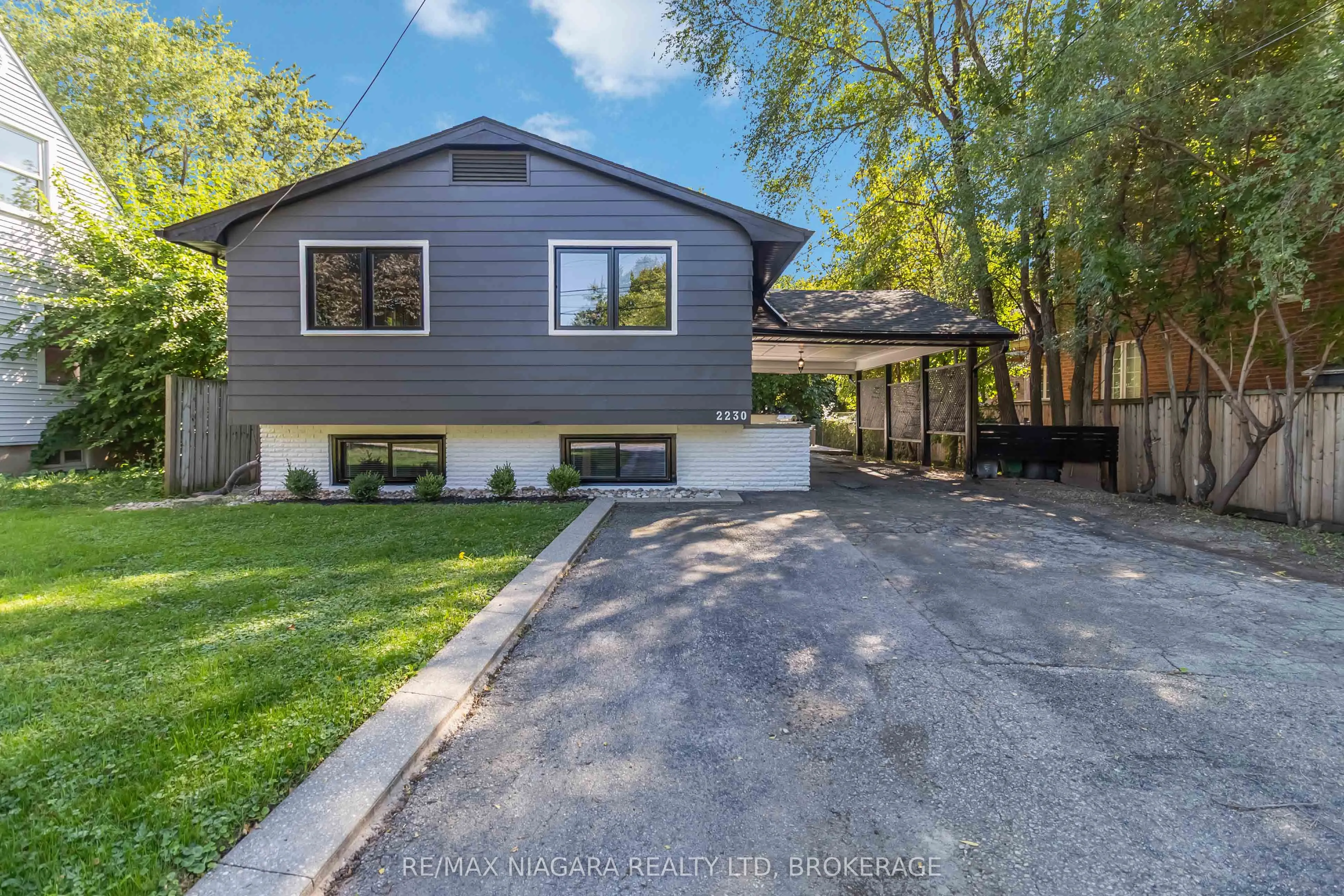 2230 QUEENSWAY Drive