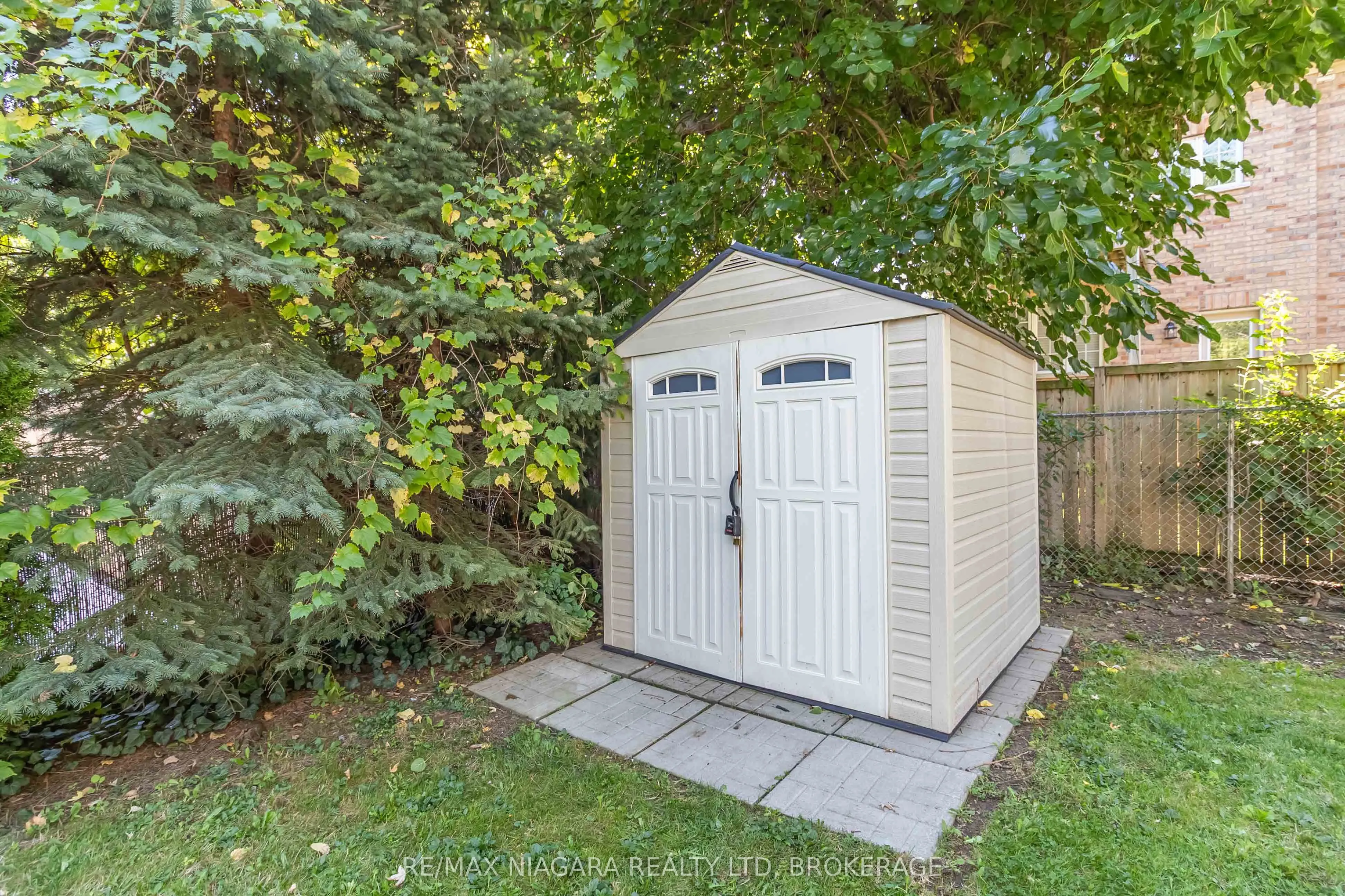 2230 QUEENSWAY Drive