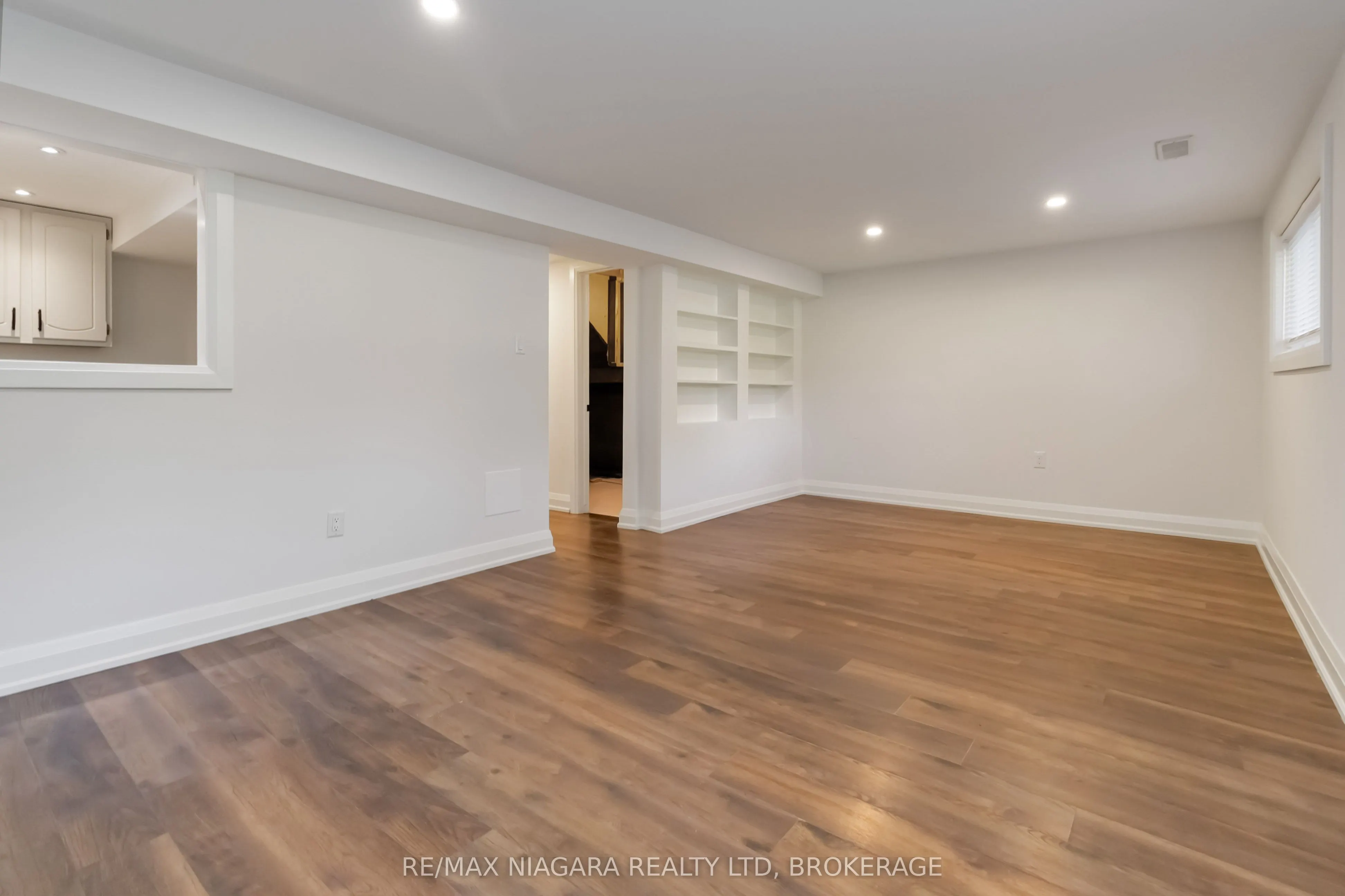 2230 QUEENSWAY Drive