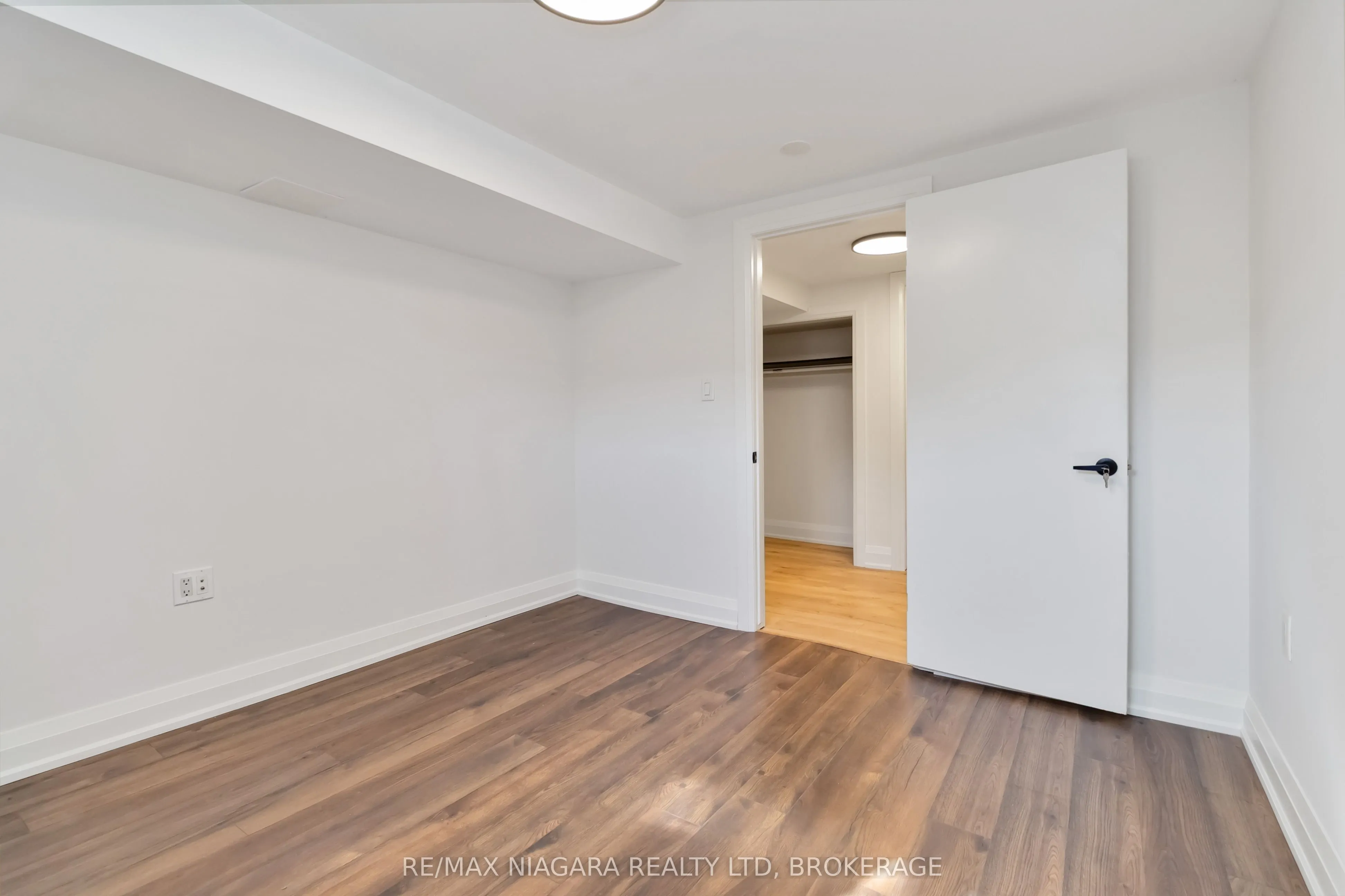 2230 QUEENSWAY Drive