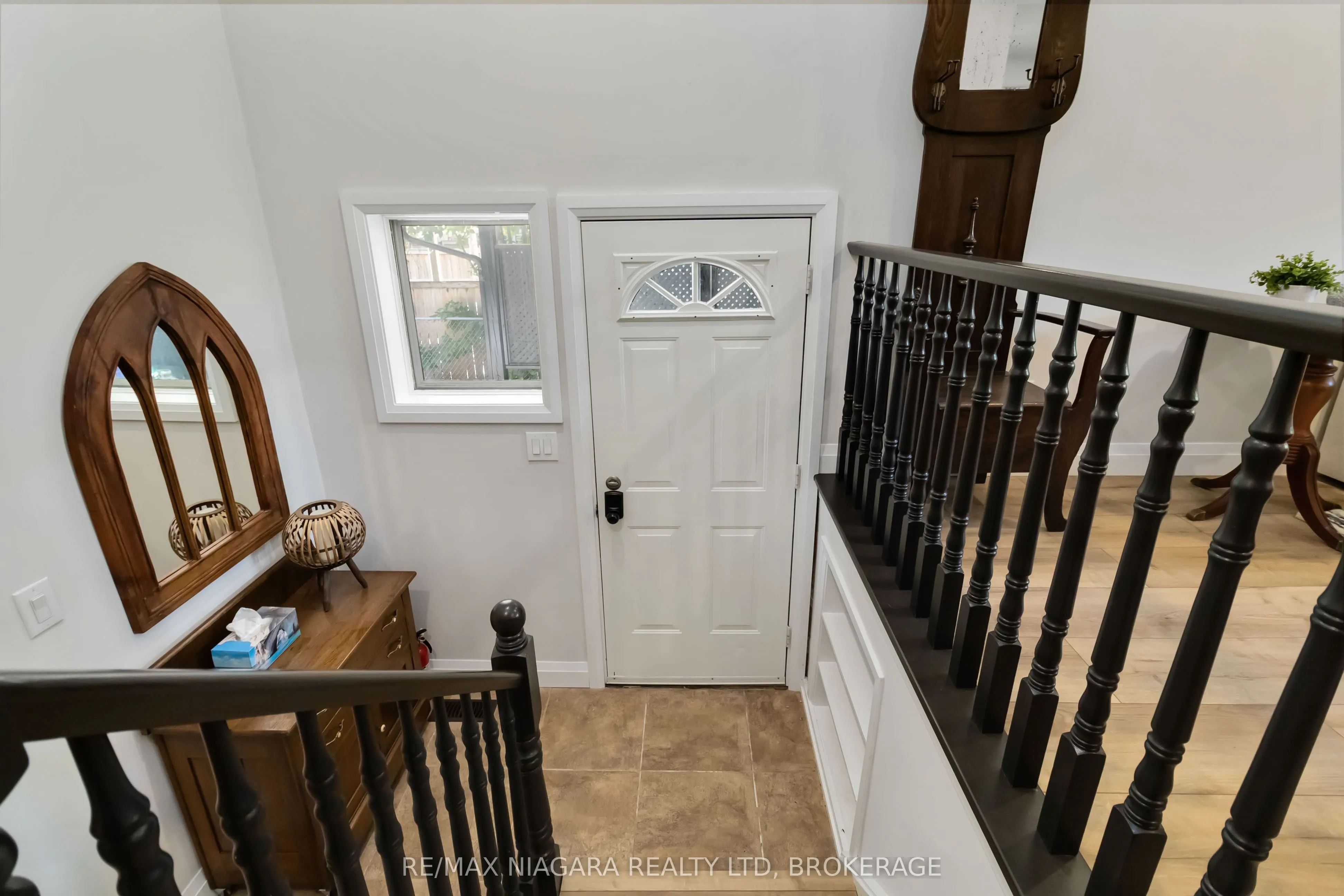 2230 QUEENSWAY Drive