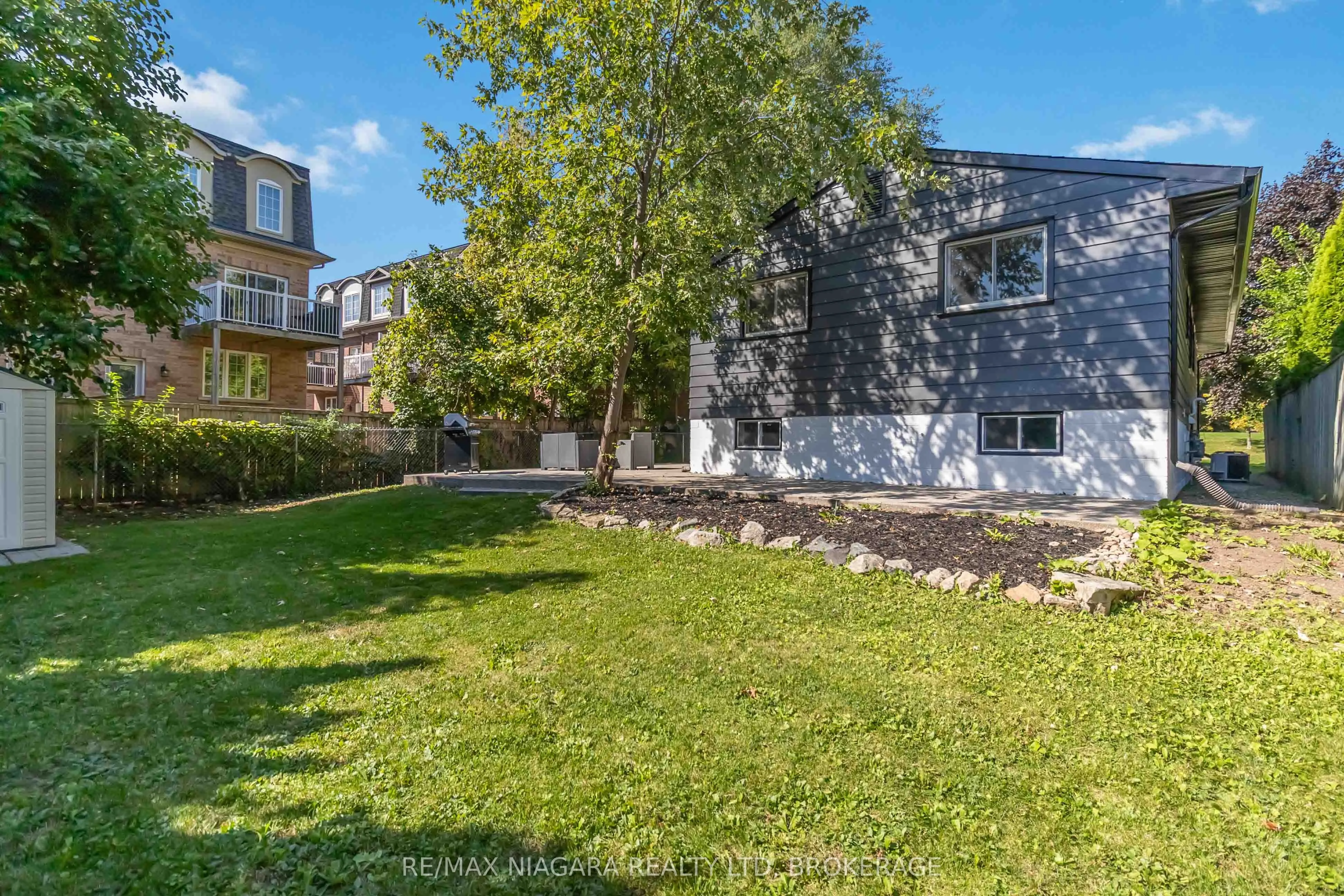 2230 QUEENSWAY Drive