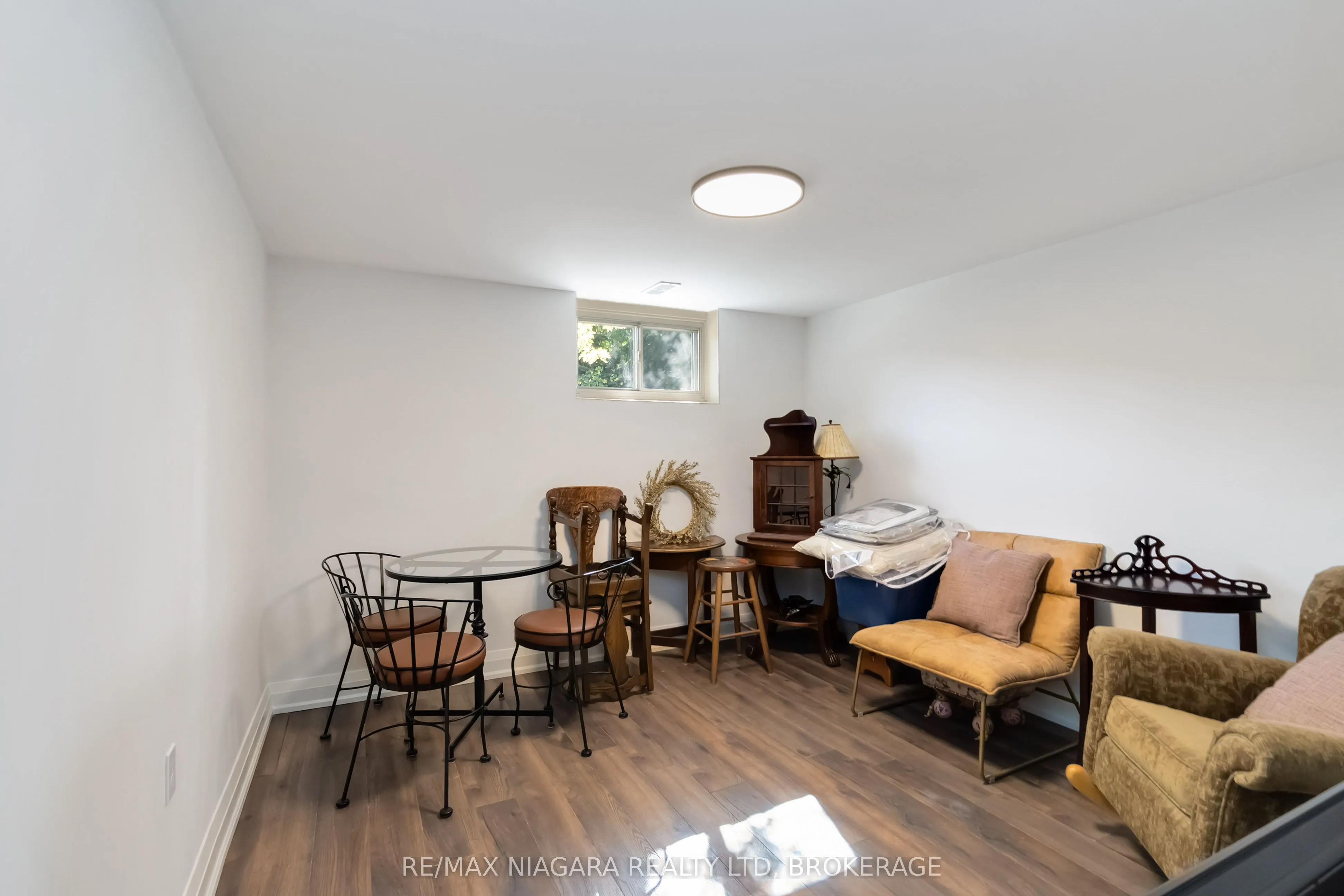 2230 QUEENSWAY Drive