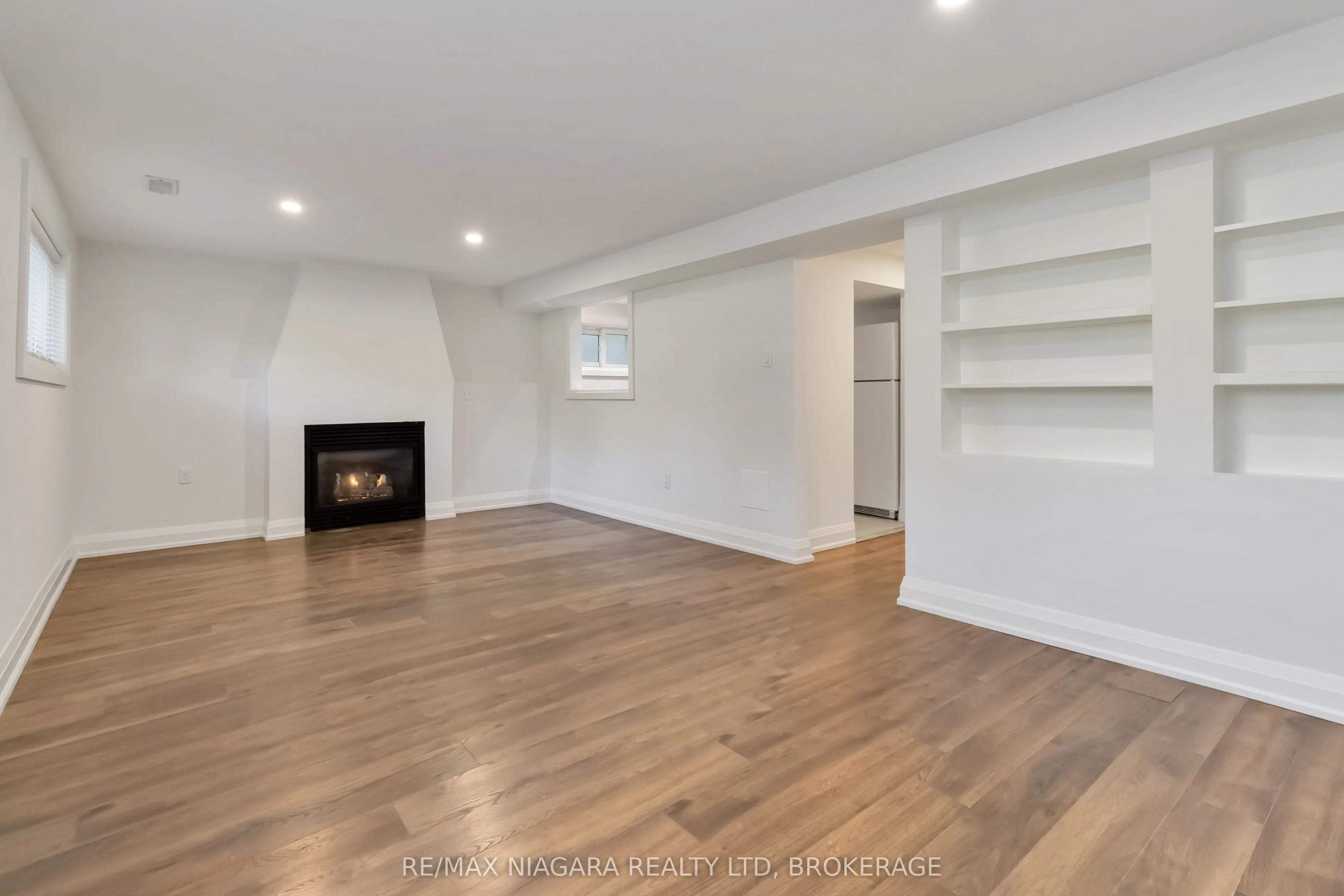 2230 QUEENSWAY Drive