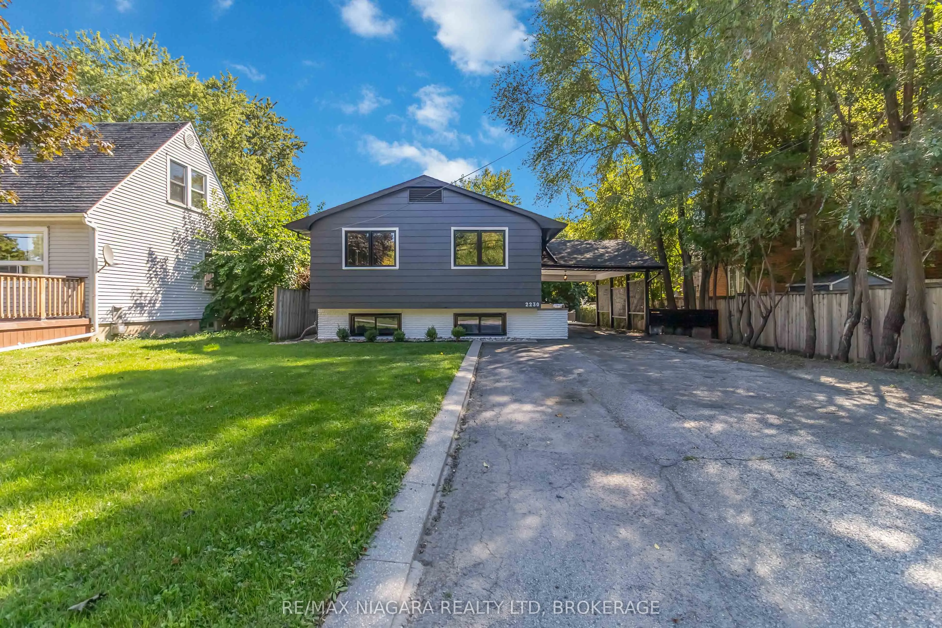 2230 QUEENSWAY Drive