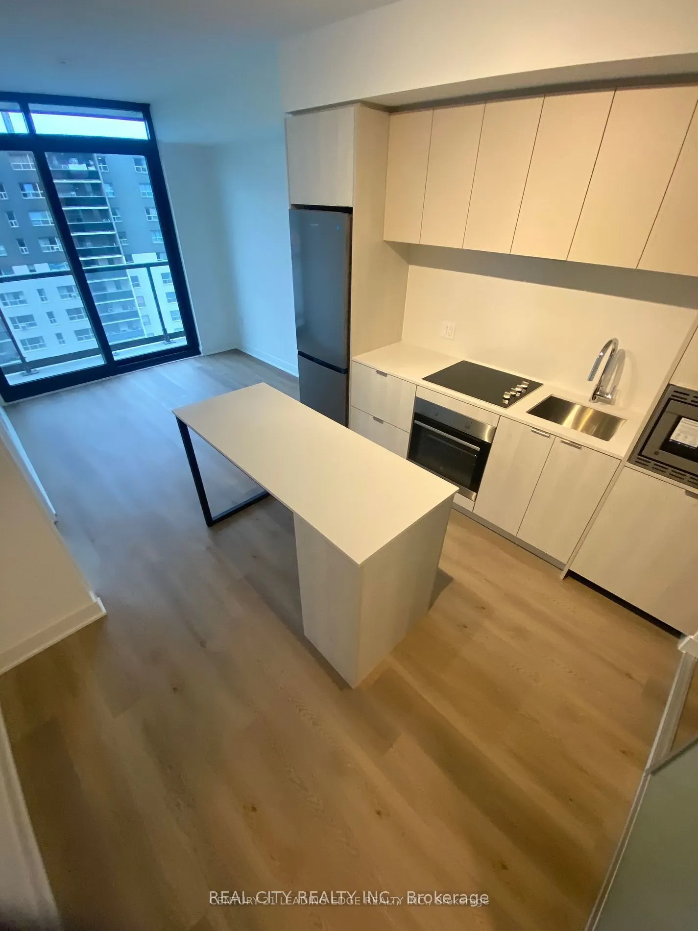 86 DUNDAS Street E, #907