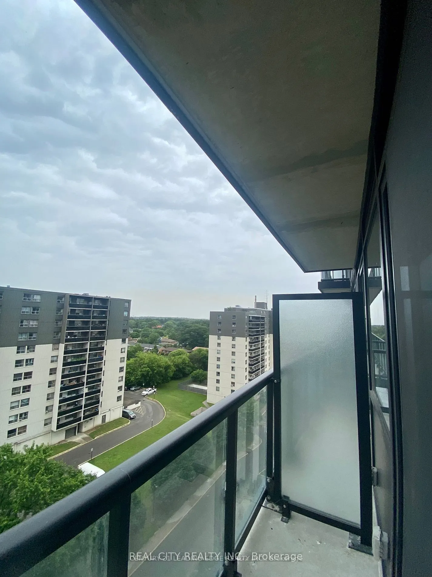 86 DUNDAS Street E, #907