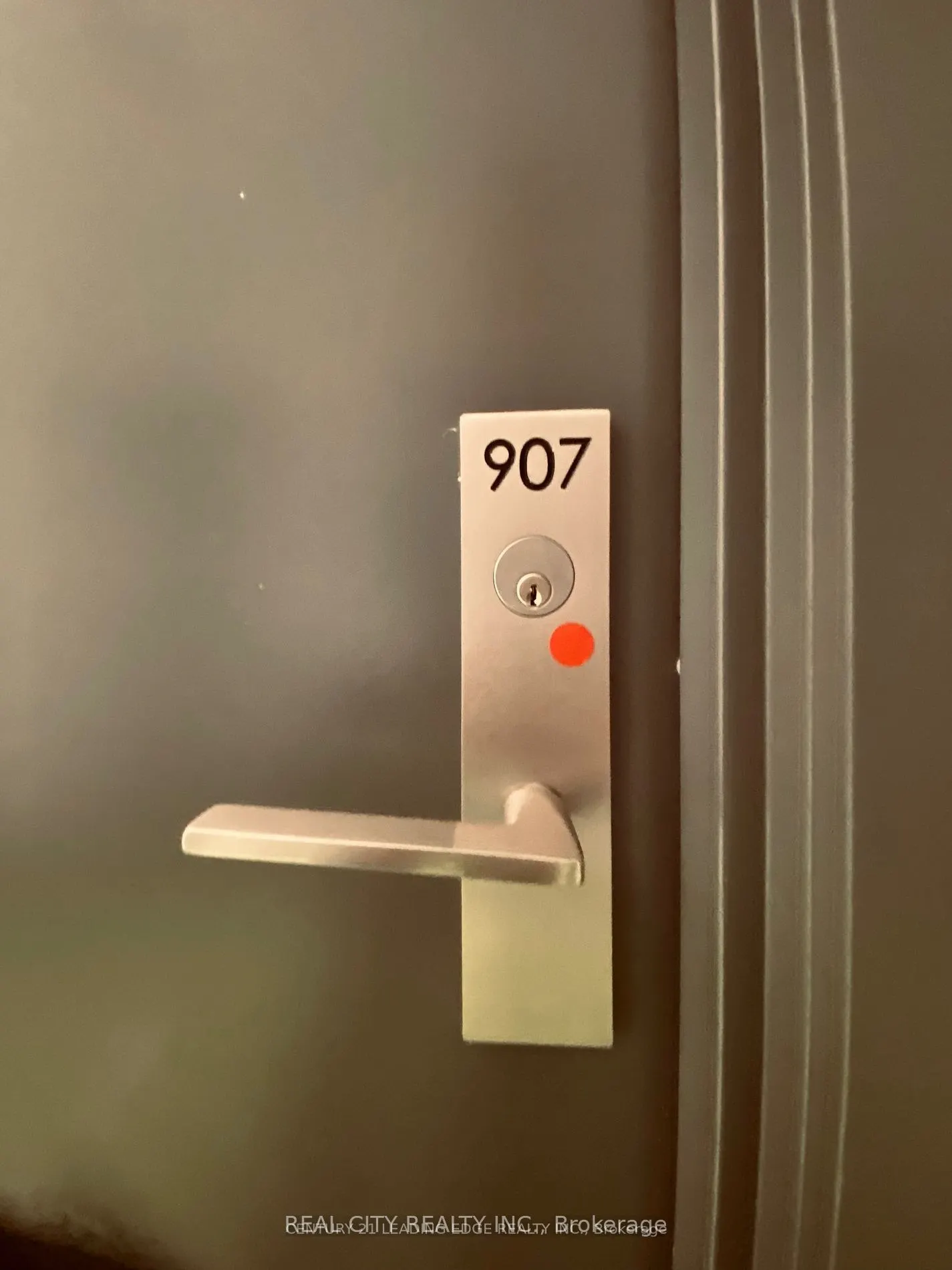 86 DUNDAS Street E, #907