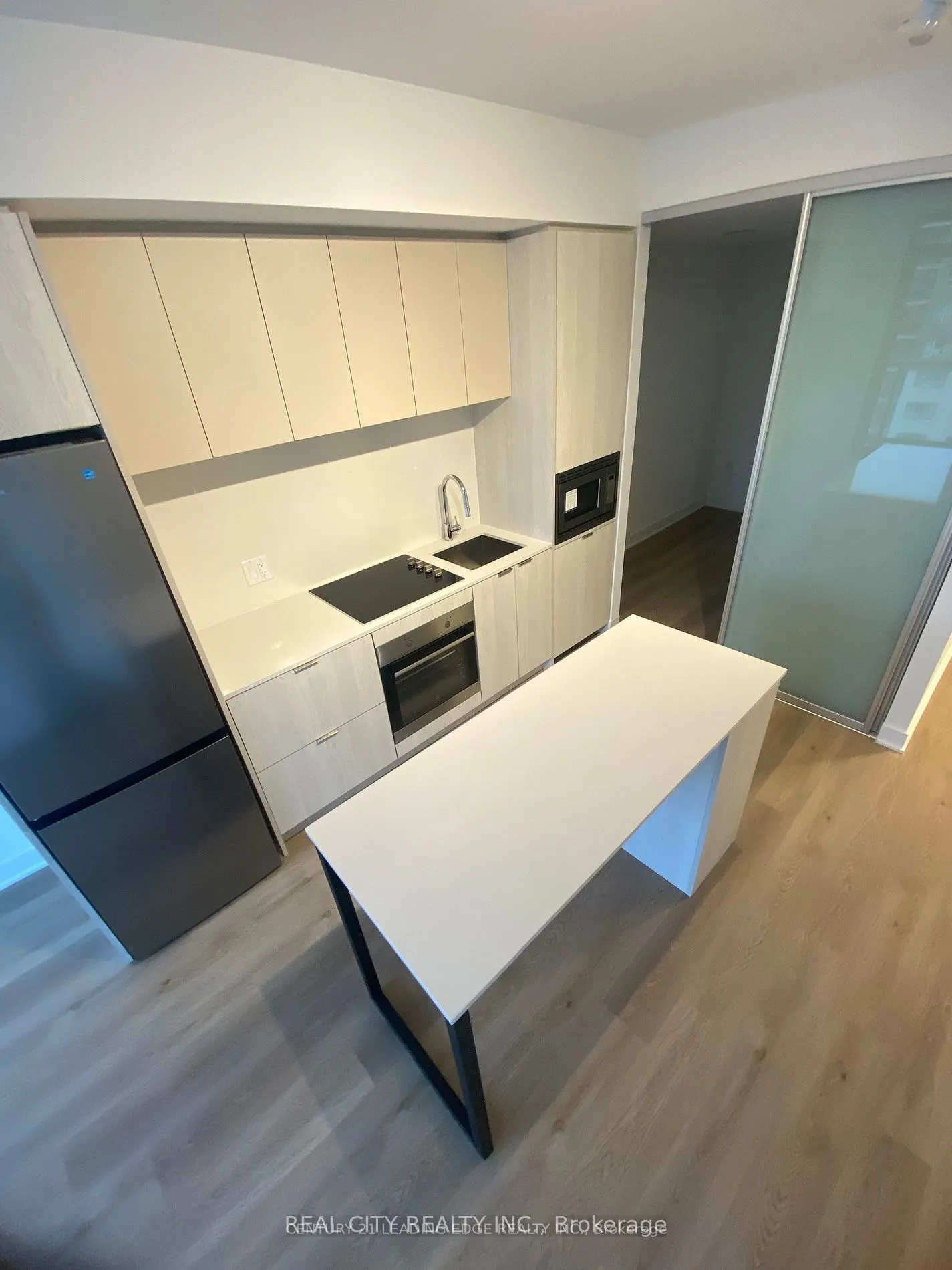 86 DUNDAS Street E, #907