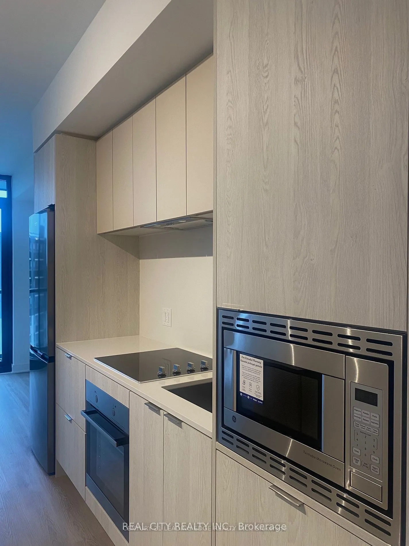 86 DUNDAS Street E, #907