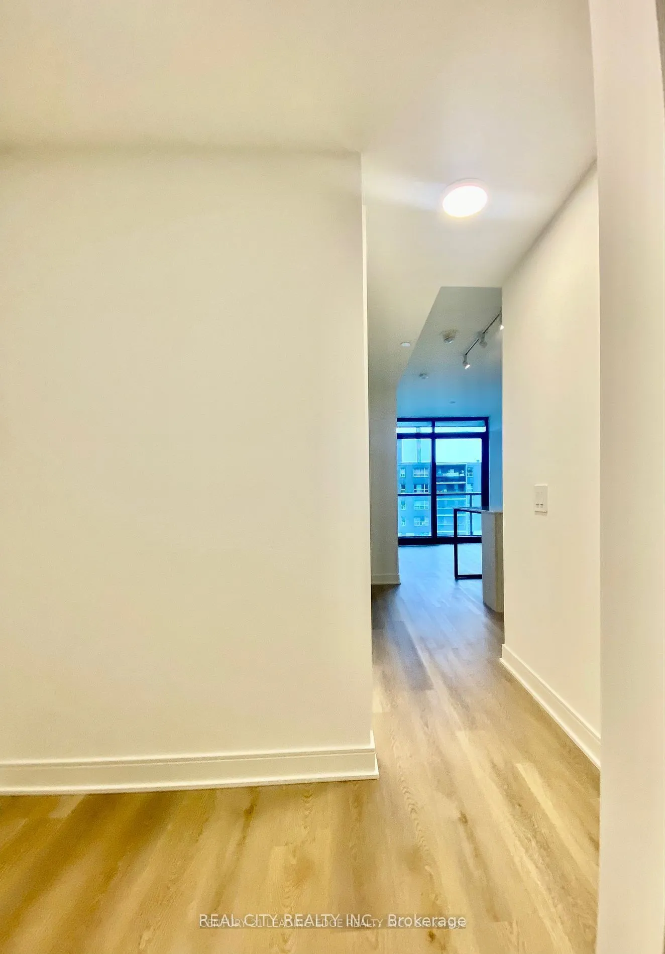 86 DUNDAS Street E, #907