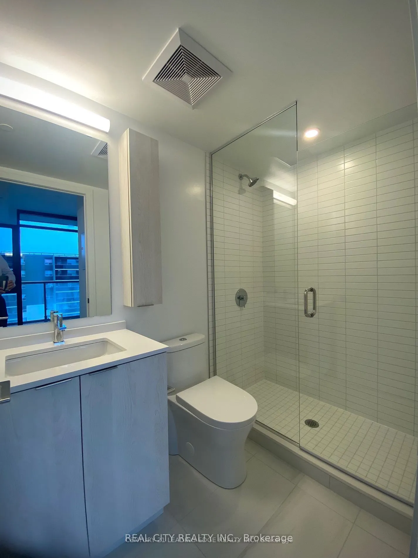 86 DUNDAS Street E, #907