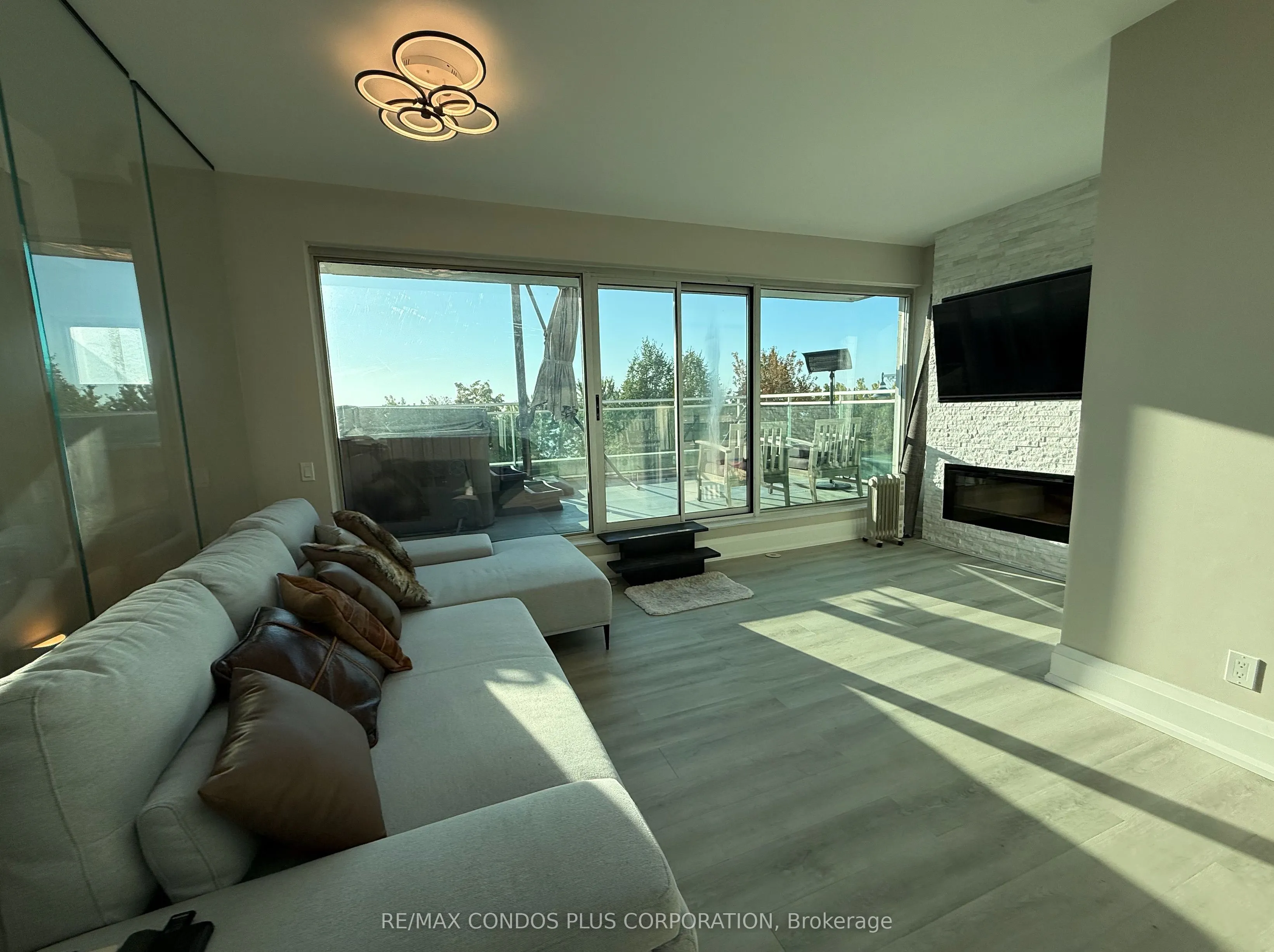 5 Marine Parade Drive, #Th125