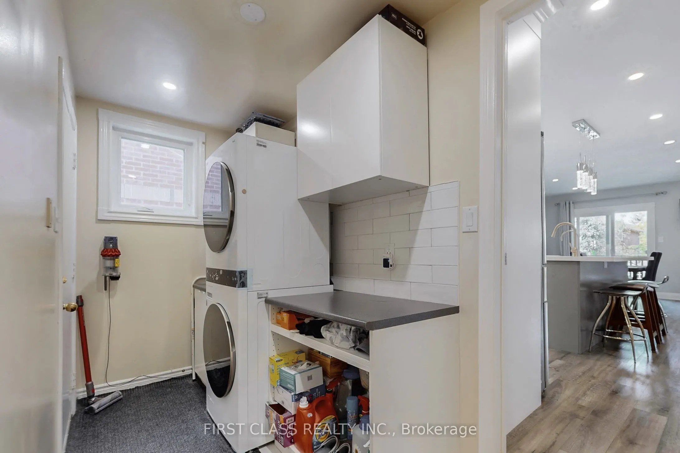 5244 Floral Hill Crescent
