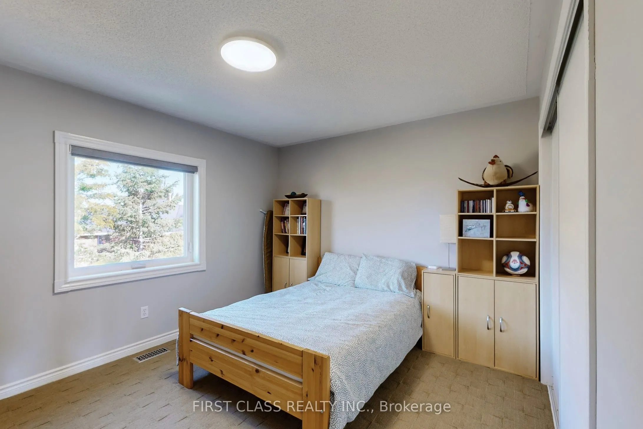 5244 Floral Hill Crescent