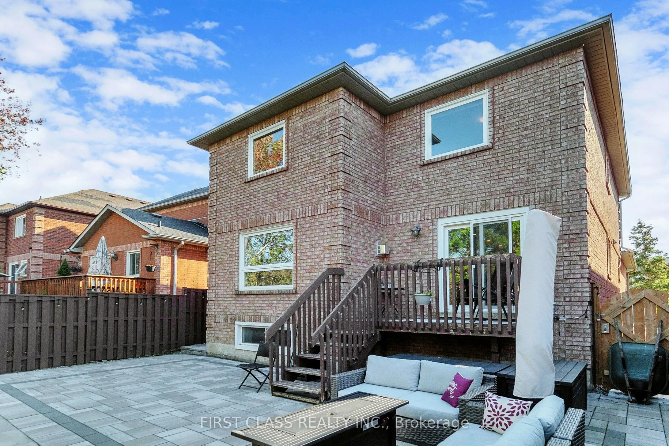 5244 Floral Hill Crescent