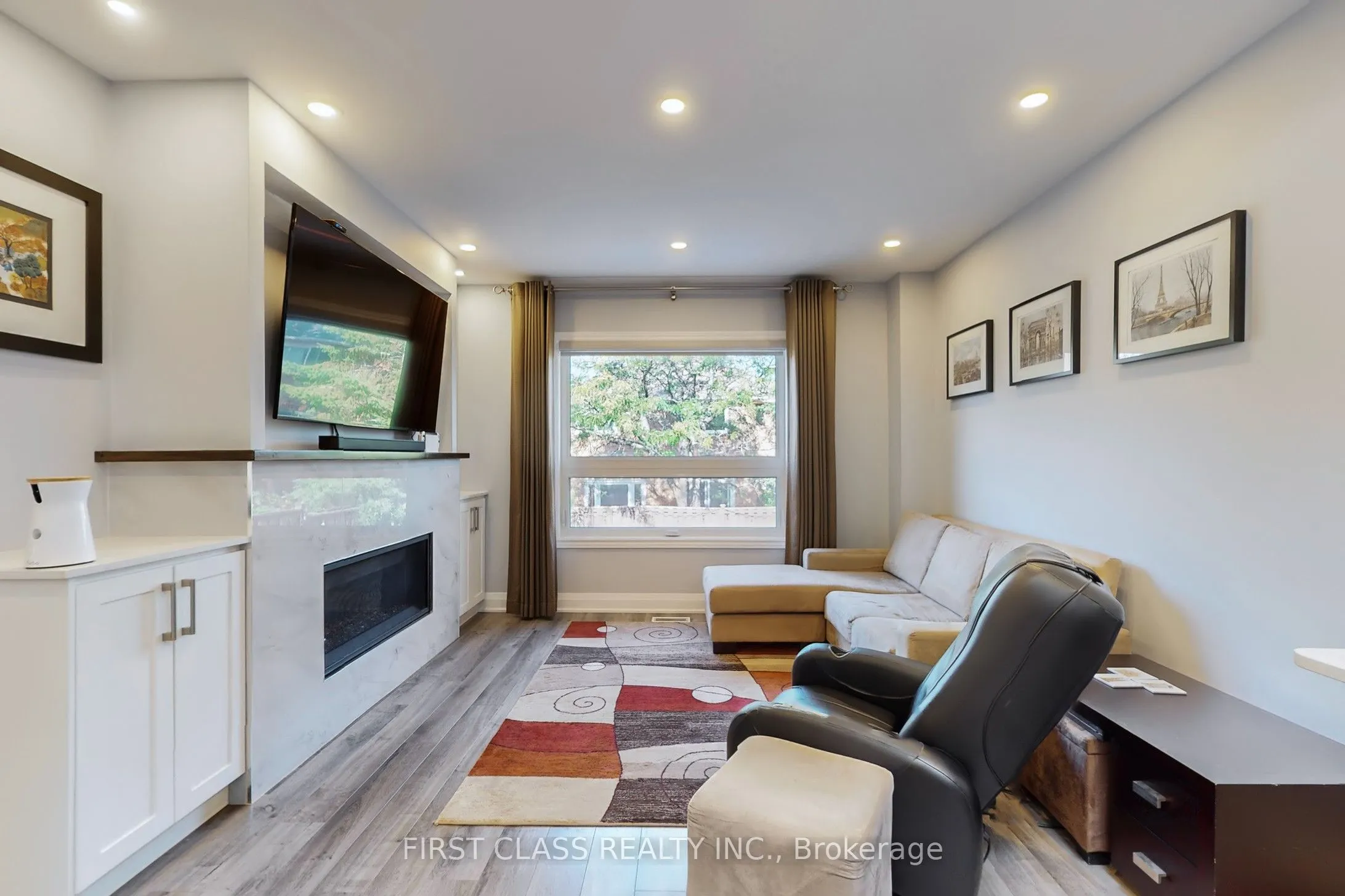 5244 Floral Hill Crescent