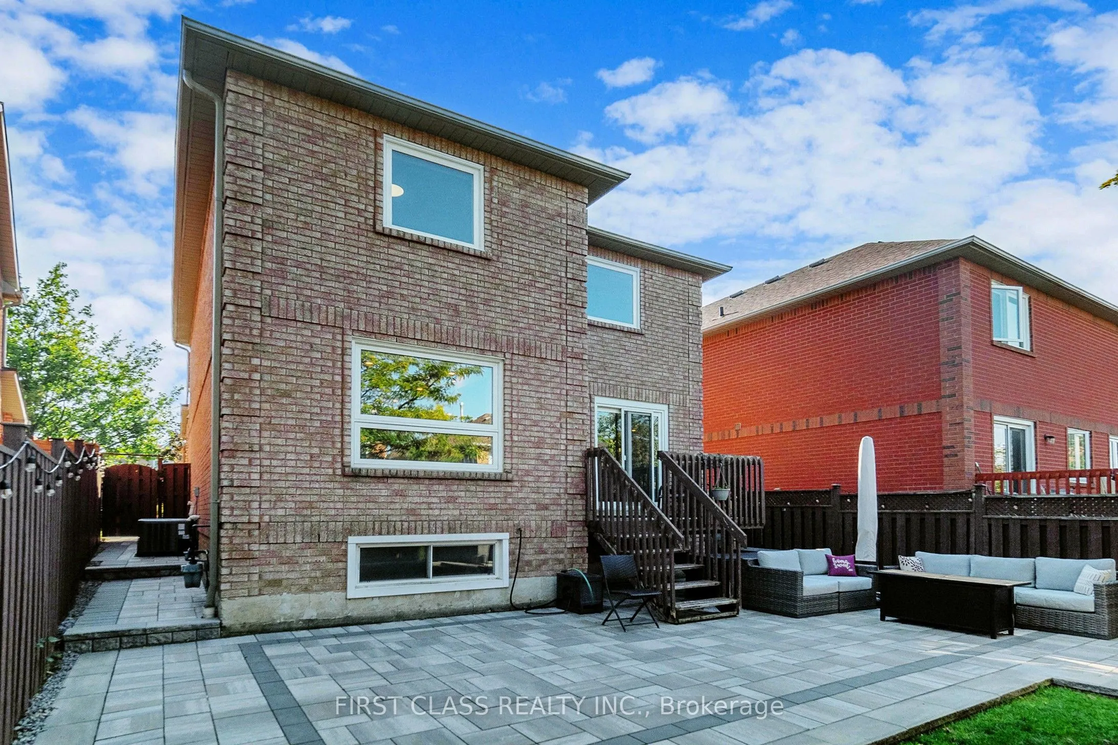 5244 Floral Hill Crescent