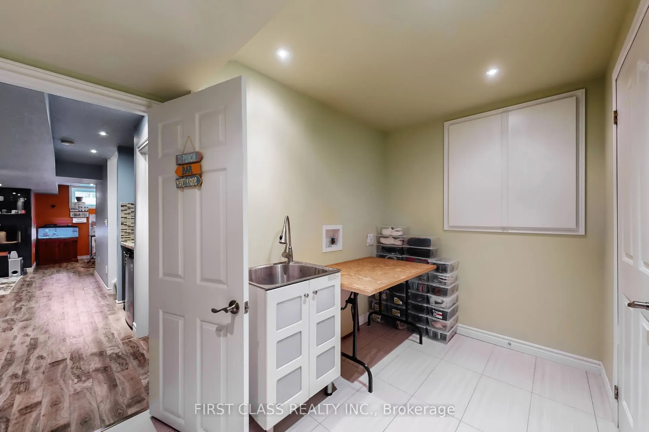 5244 Floral Hill Crescent
